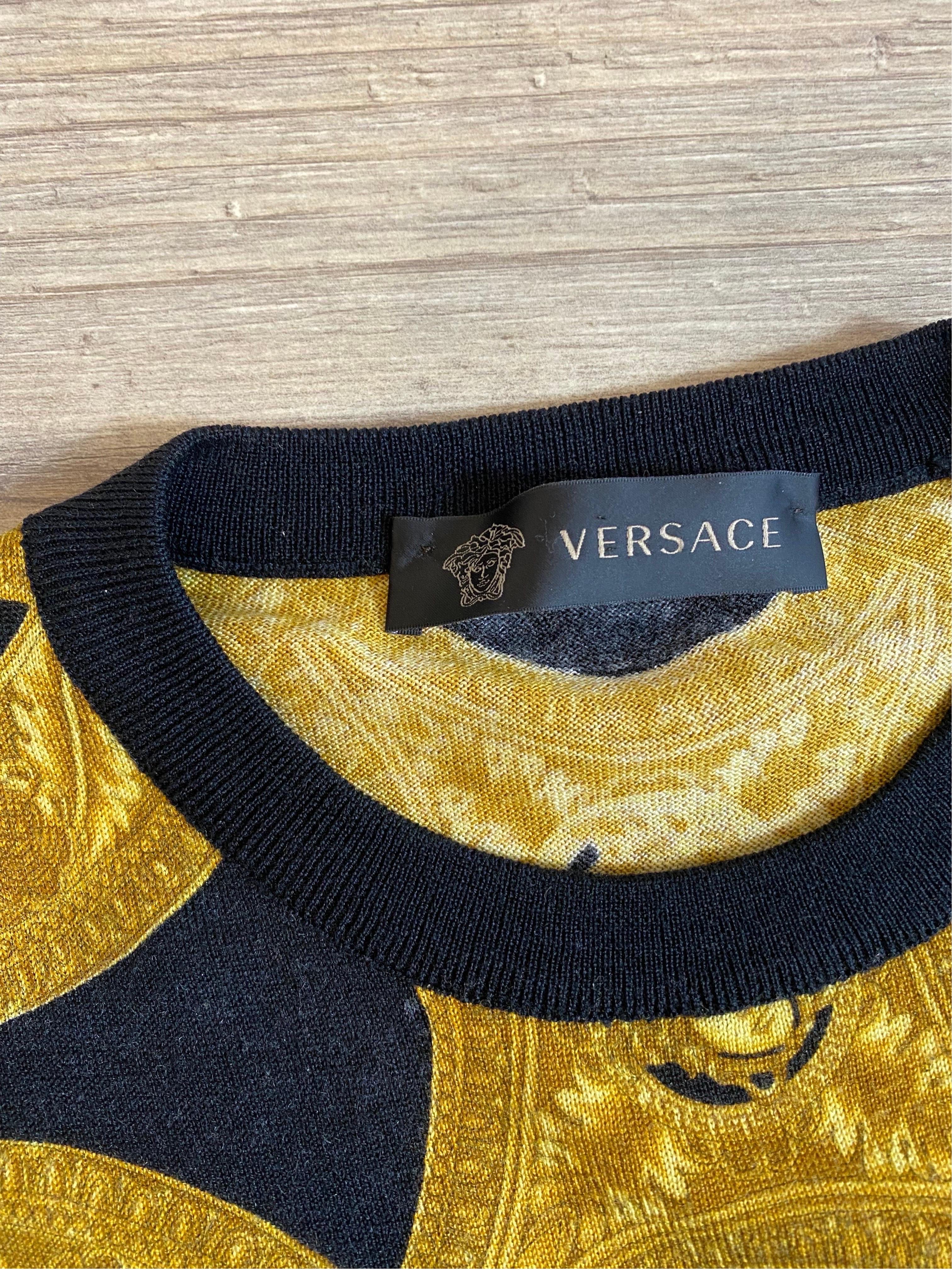 Gold sweater Versace For Sale 3