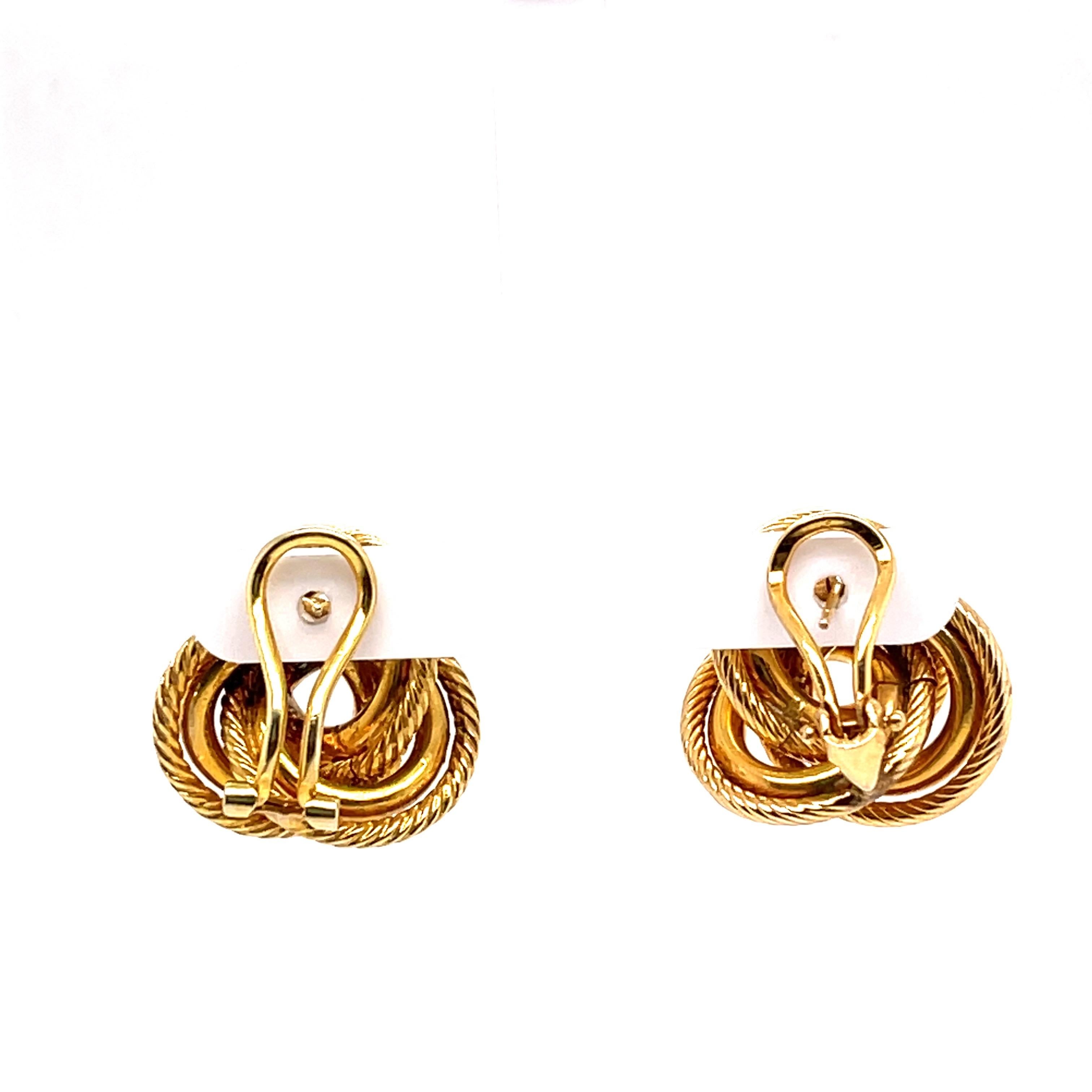 Contemporary Gold Swirl Earring For Sale