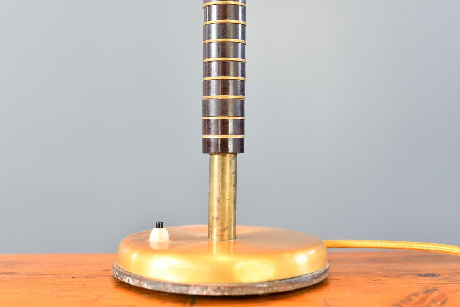 Bauhaus Lampada da tavolo dorata di SBF, circa anni '40 in vendita