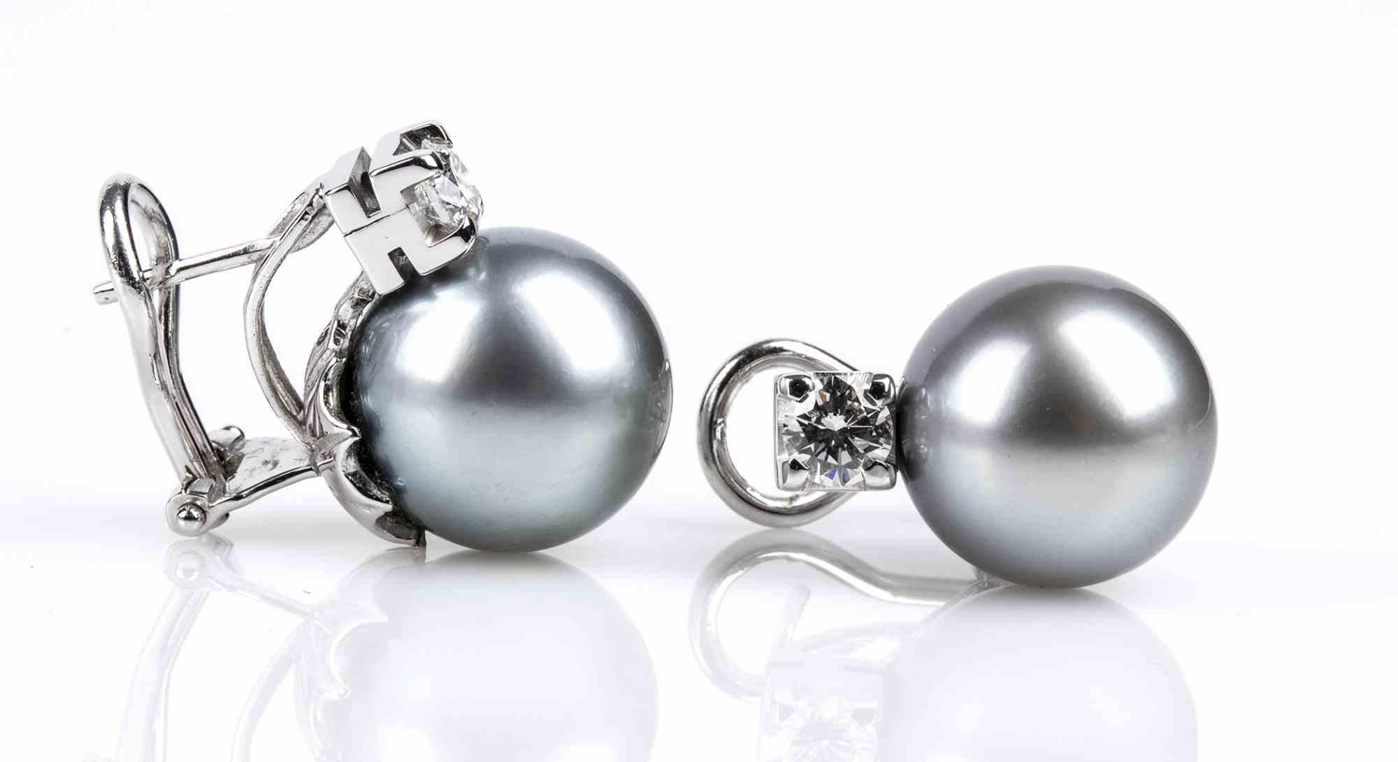 Gold, Tahitian pearls and diamonds earrings

Each set with tahitian pearl surmounted by diamond. 
Round brilliant cut diamonds ca. 0.75 ct, F-G, VVS Pearls diameter 13-13.5 mm. 
Stamped 