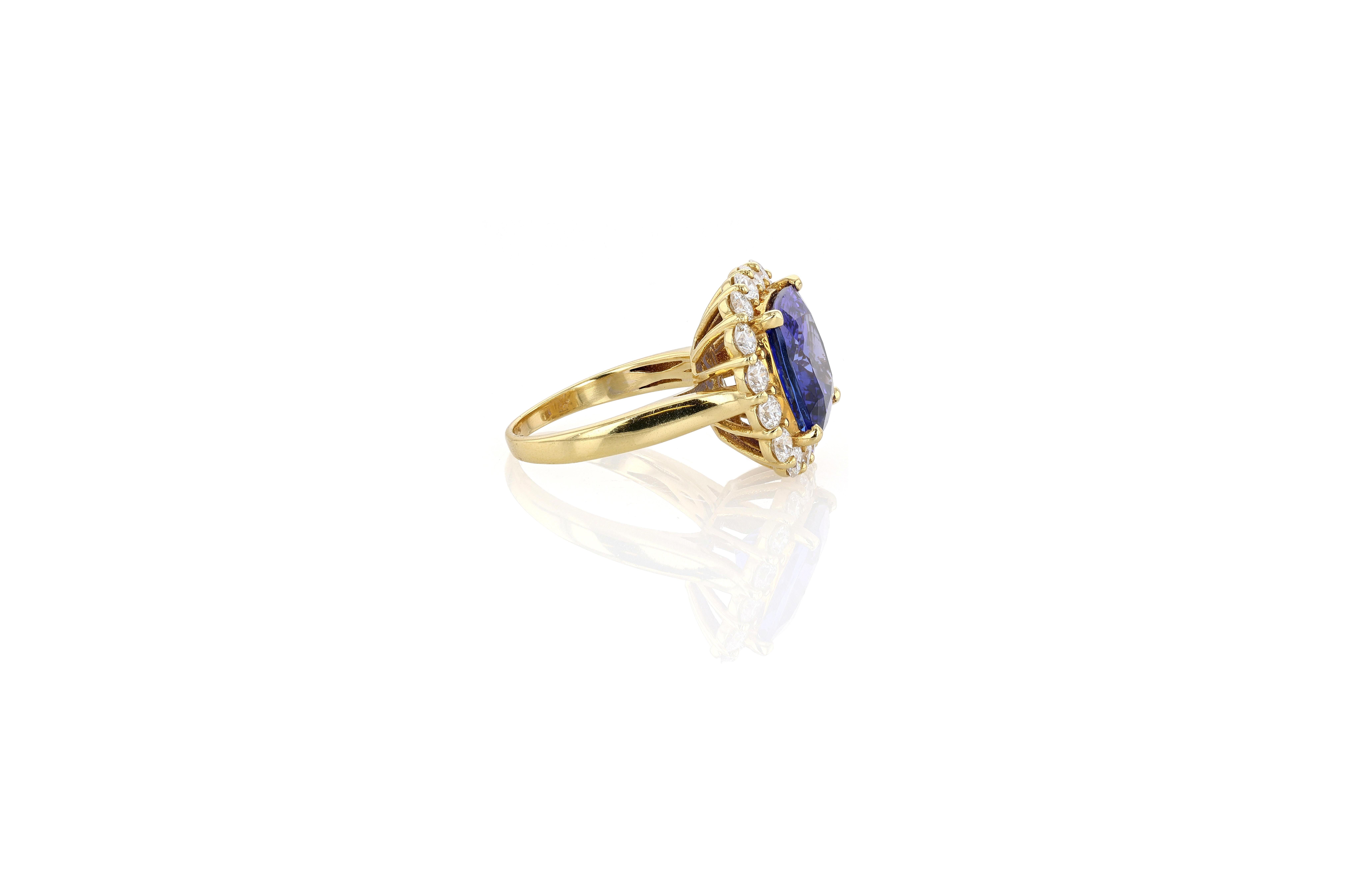 Taglio brillante Anello in oro, tanzanite e diamanti in vendita