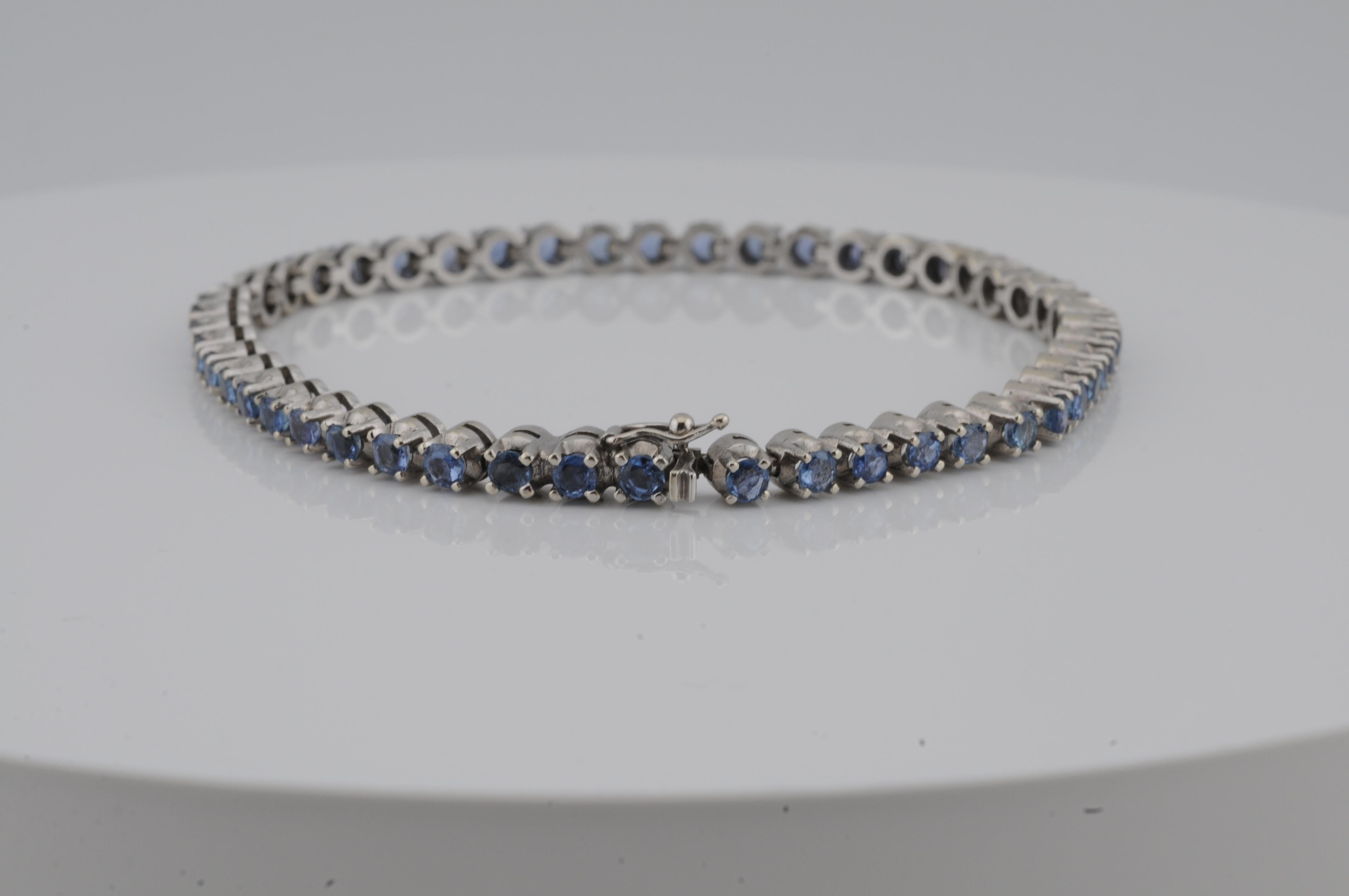Estetismo Bracciale tennis in oro con zaffiri in vendita