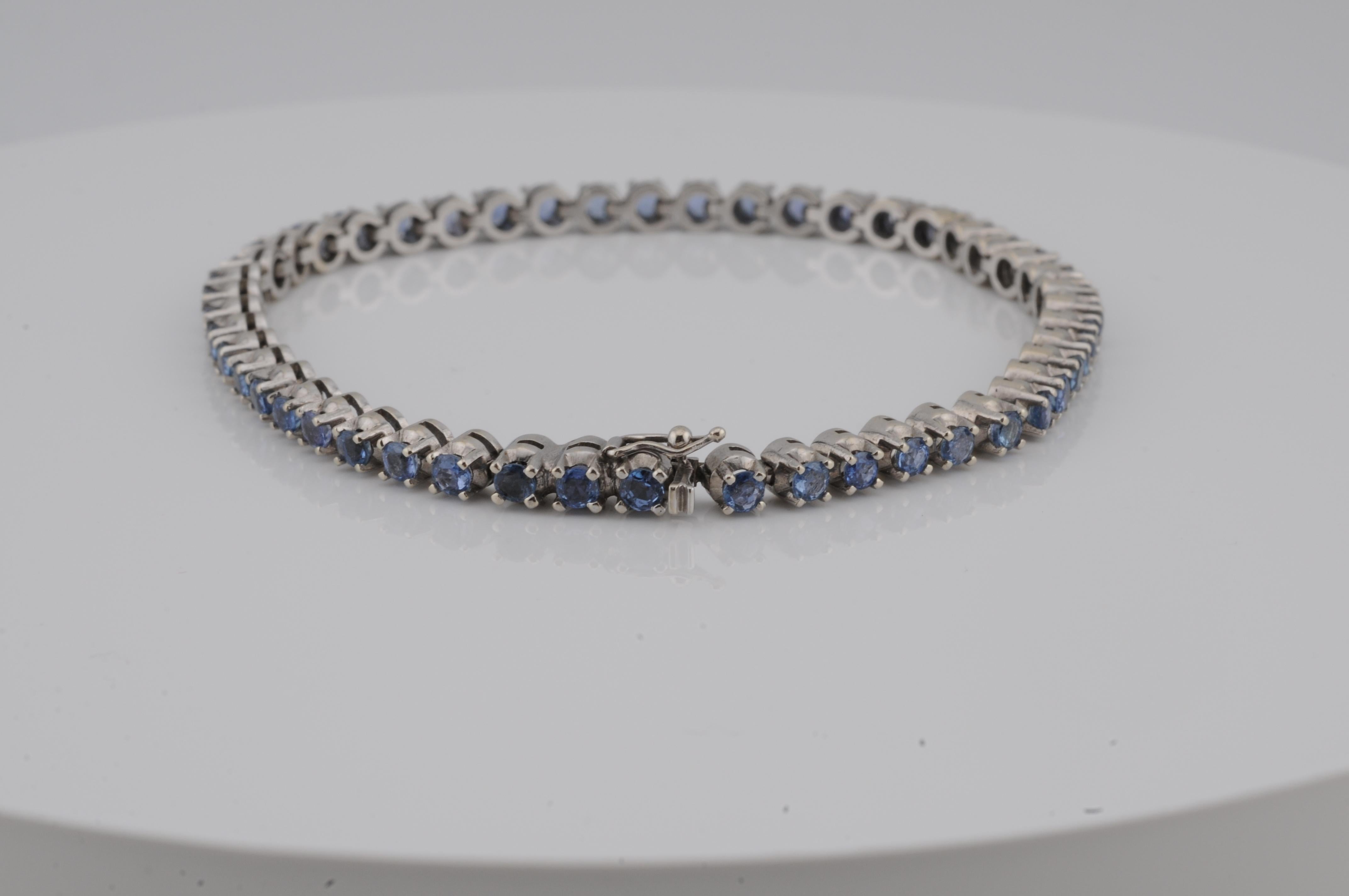 Bracciale tennis in oro con zaffiri In condizioni buone in vendita a Berlin, BE