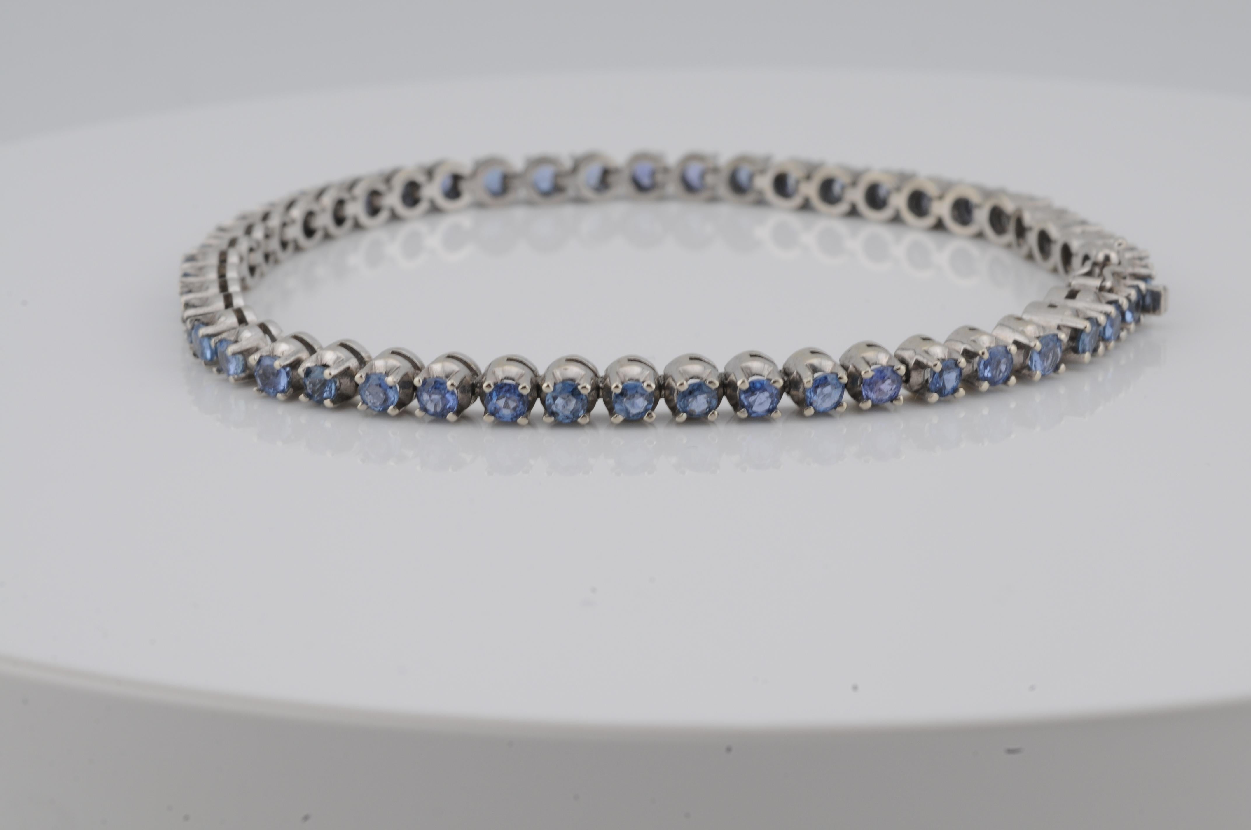 Bracciale tennis in oro con zaffiri in vendita 1