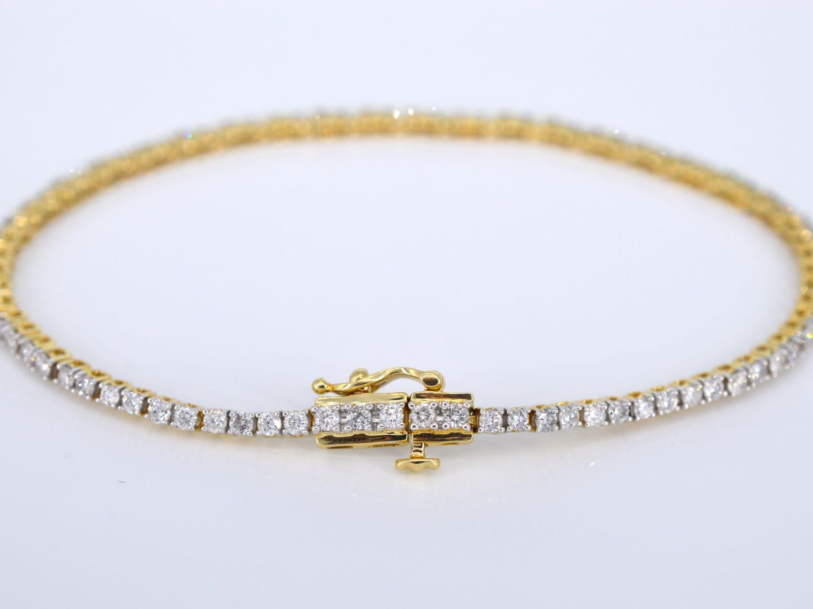 Brilliant Cut Gold tennis bracelet with diamonds 2.50 carat For Sale