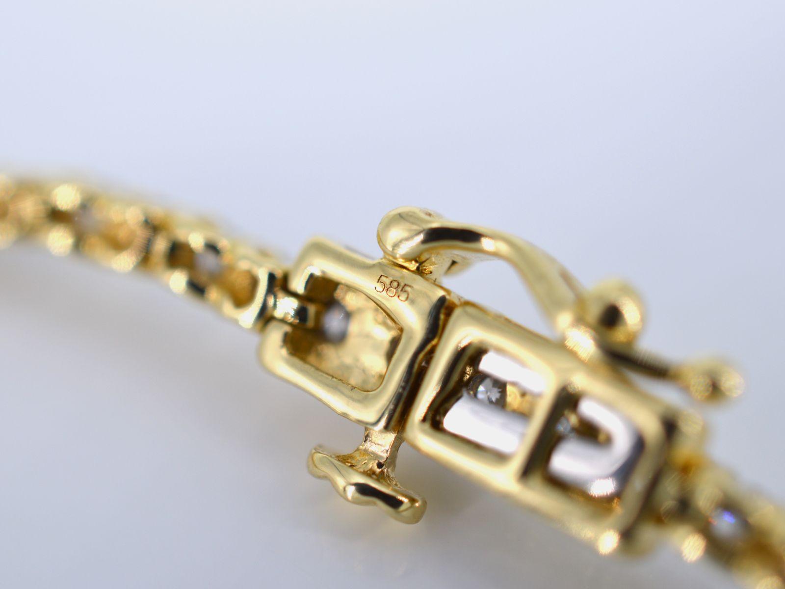 Women's Gold tennis bracelet with diamonds 2.50 carat For Sale