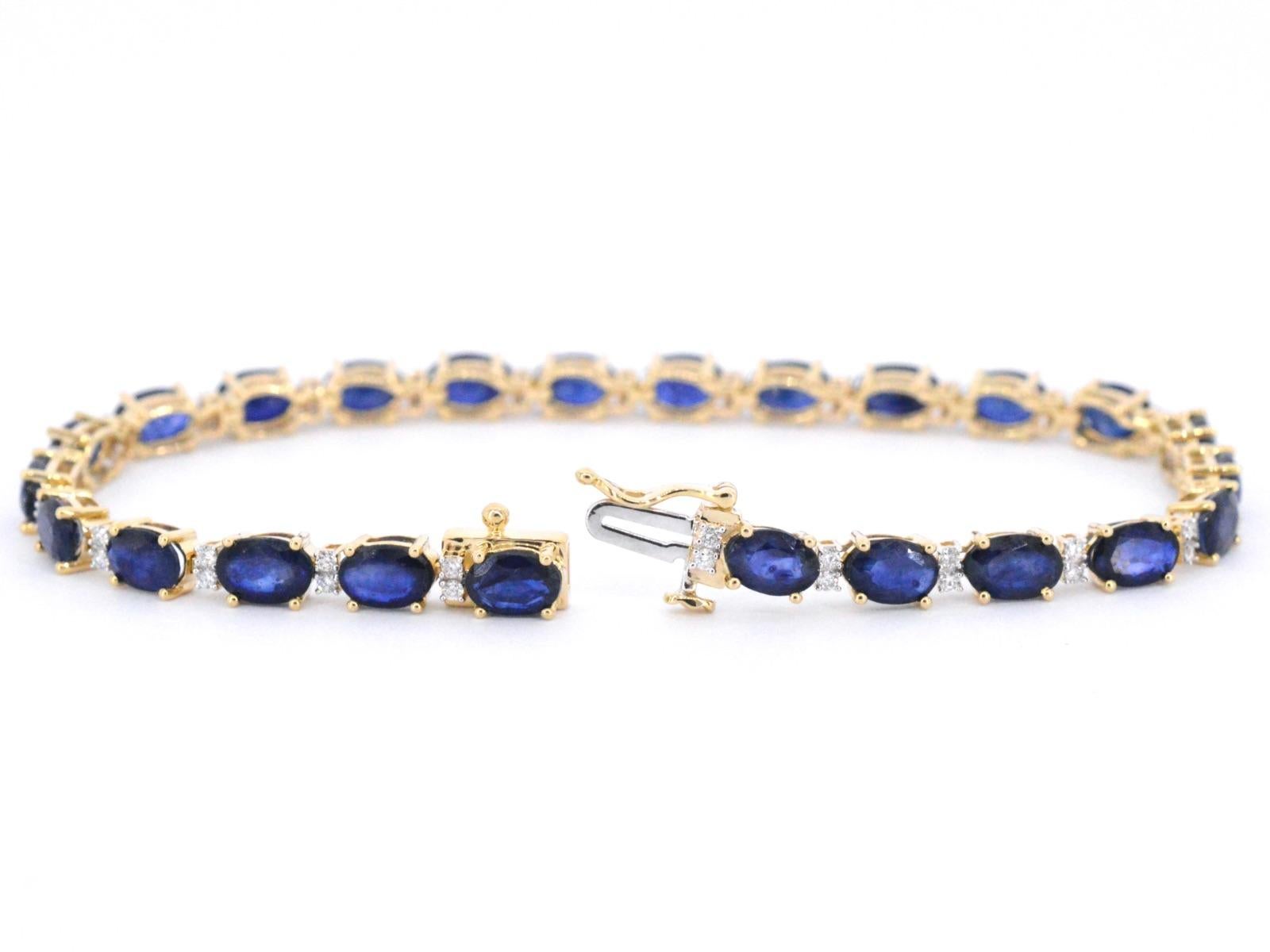Brilliant Cut Gold Tennis Bracelet with Diamonds and Sapphire For Sale
