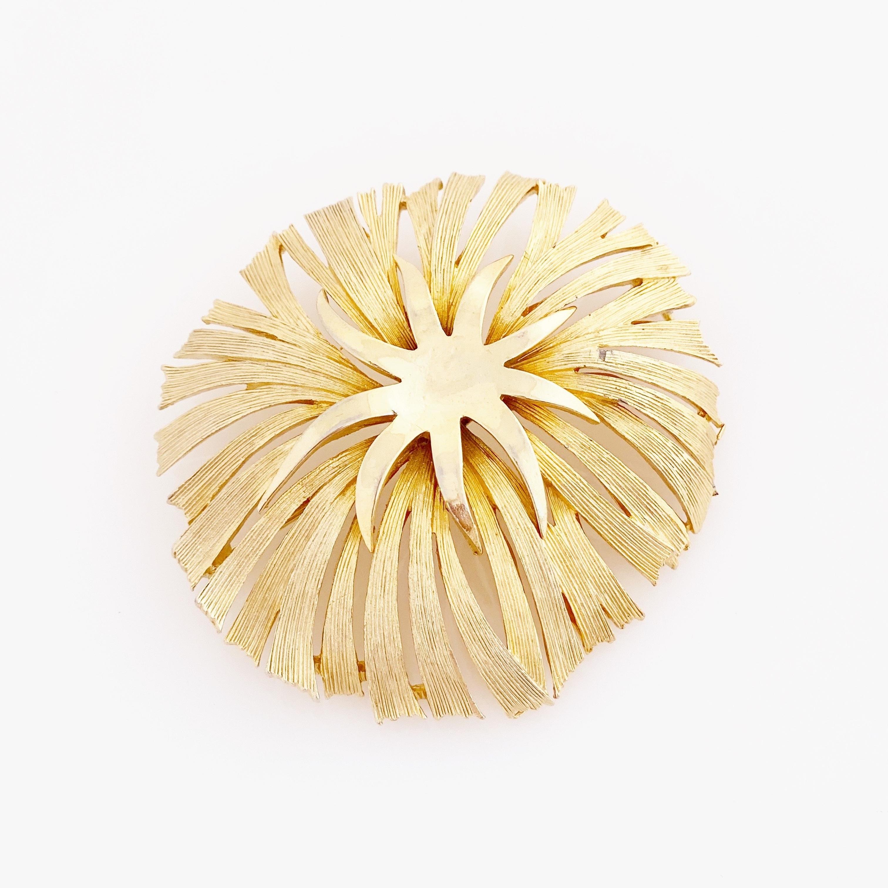 Gold Textured Abstract Burst Brooch, 1960s In Good Condition In McKinney, TX