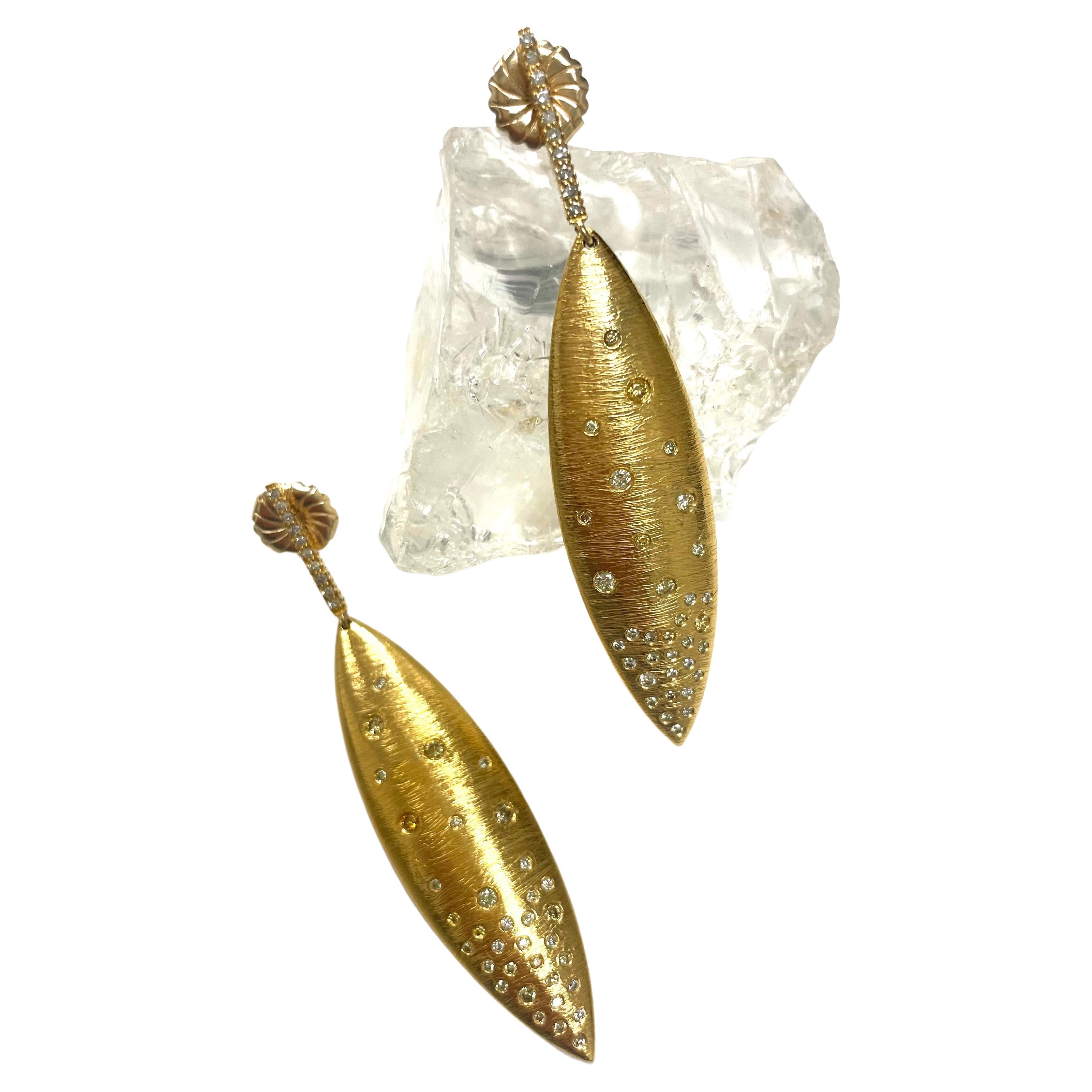 Gold Textured Earrings with Diamond Clusters In New Condition For Sale In Laguna Beach, CA