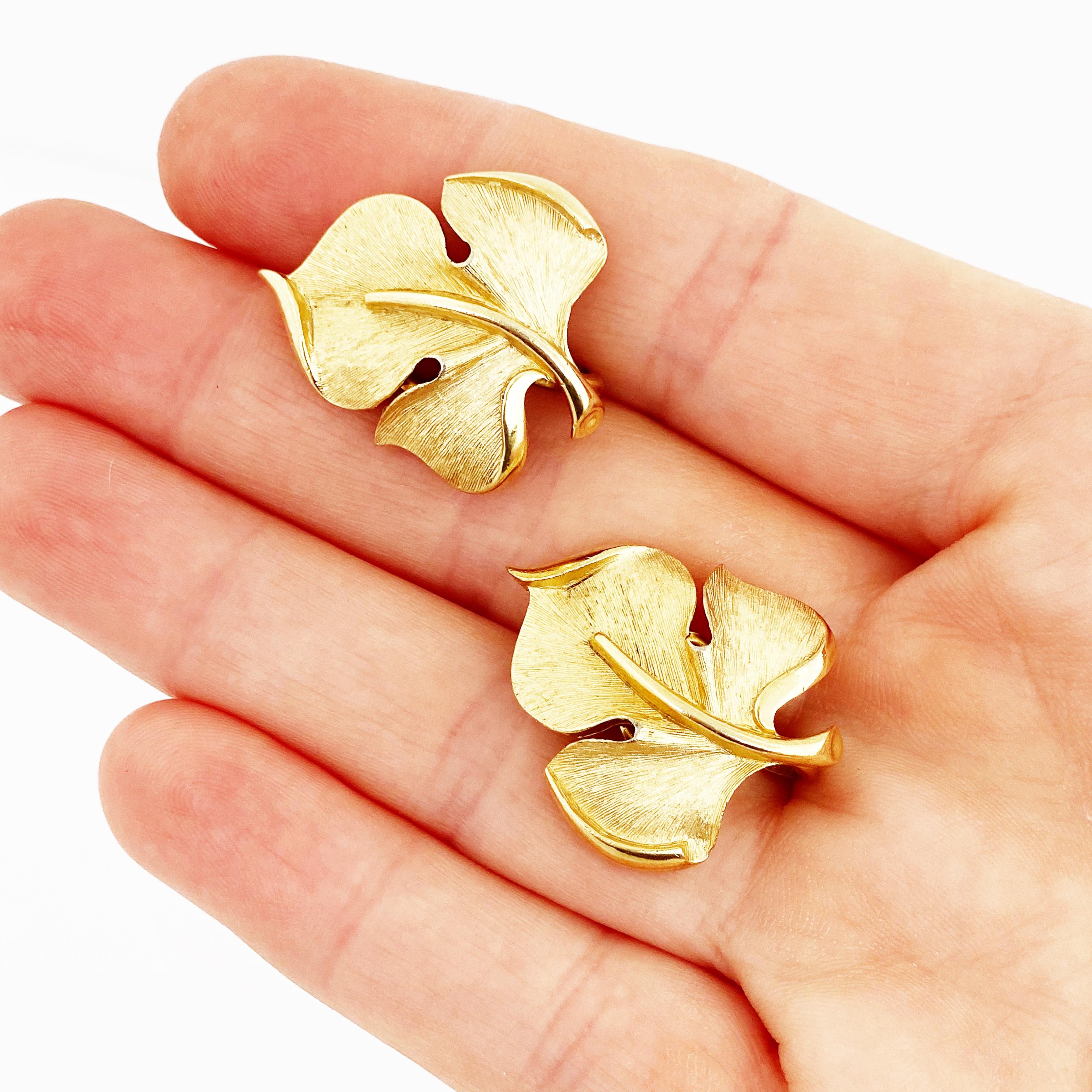 Gold Textured Leaf Earrings By Crown Trifari, 1960s In Good Condition In McKinney, TX