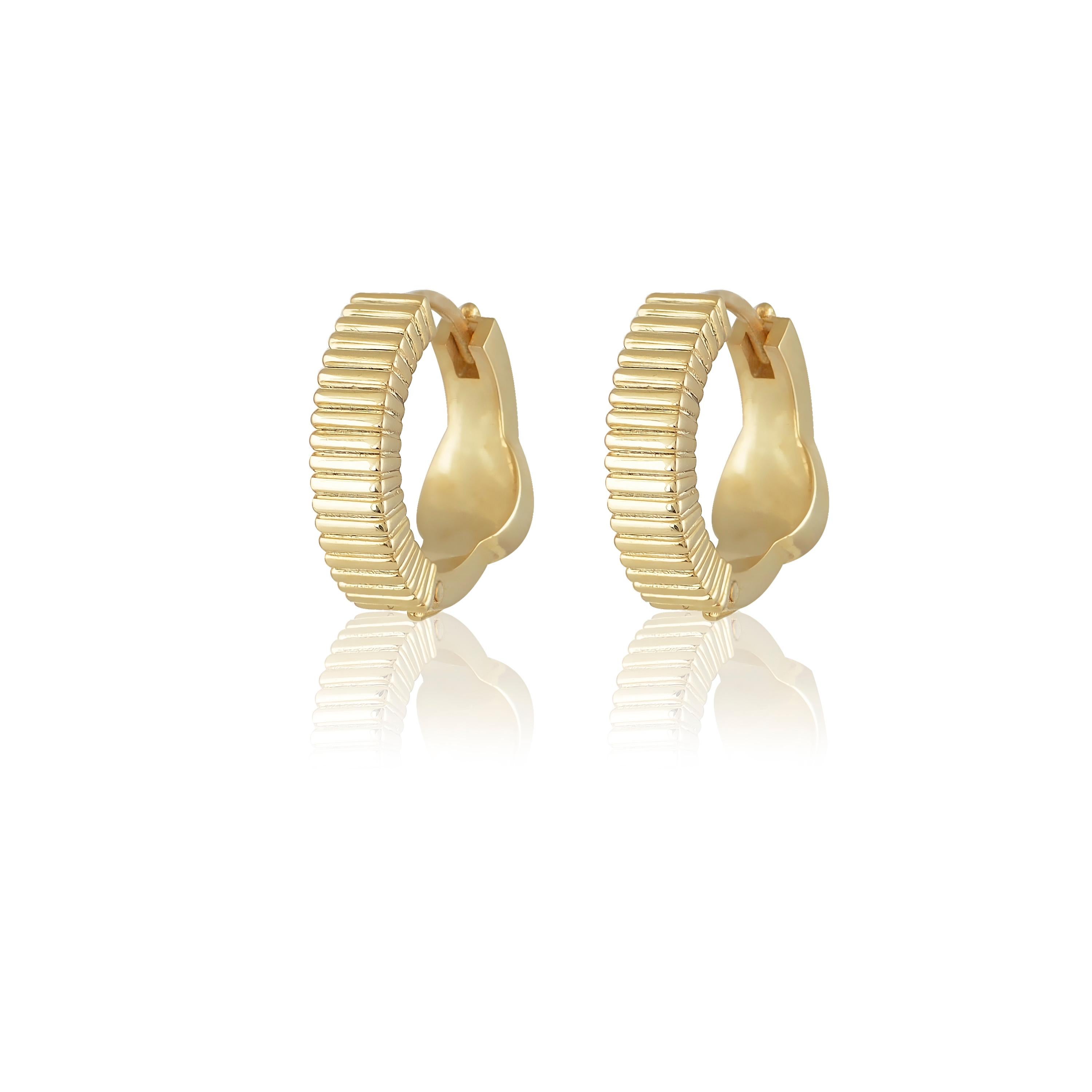 Contemporary Gold Textures Two-Way Hoops in 18 Karat Yellow Gold with Diamonds For Sale