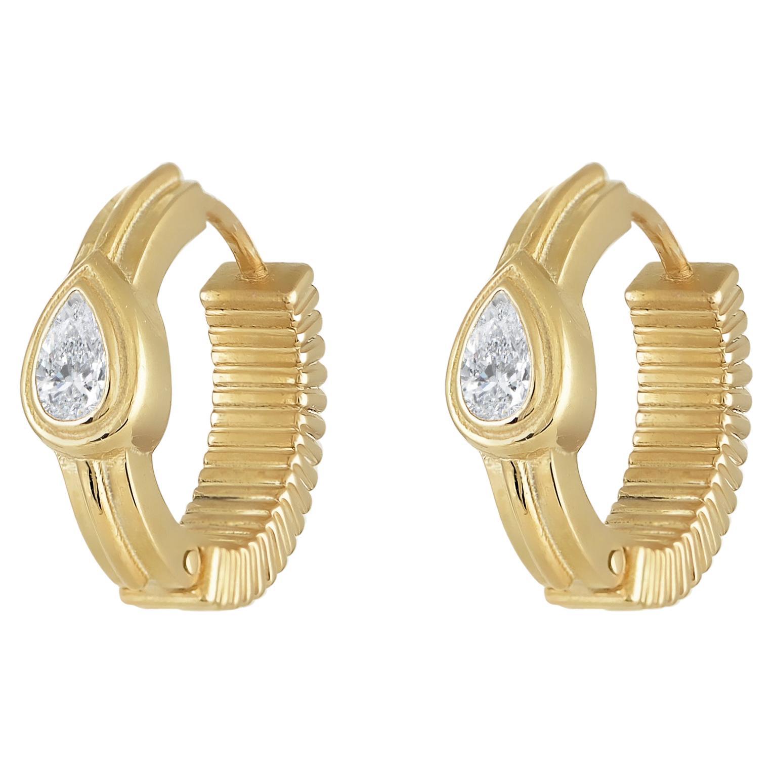 Gold Textures Two-Way Hoops in 18 Karat Yellow Gold with Diamonds For Sale