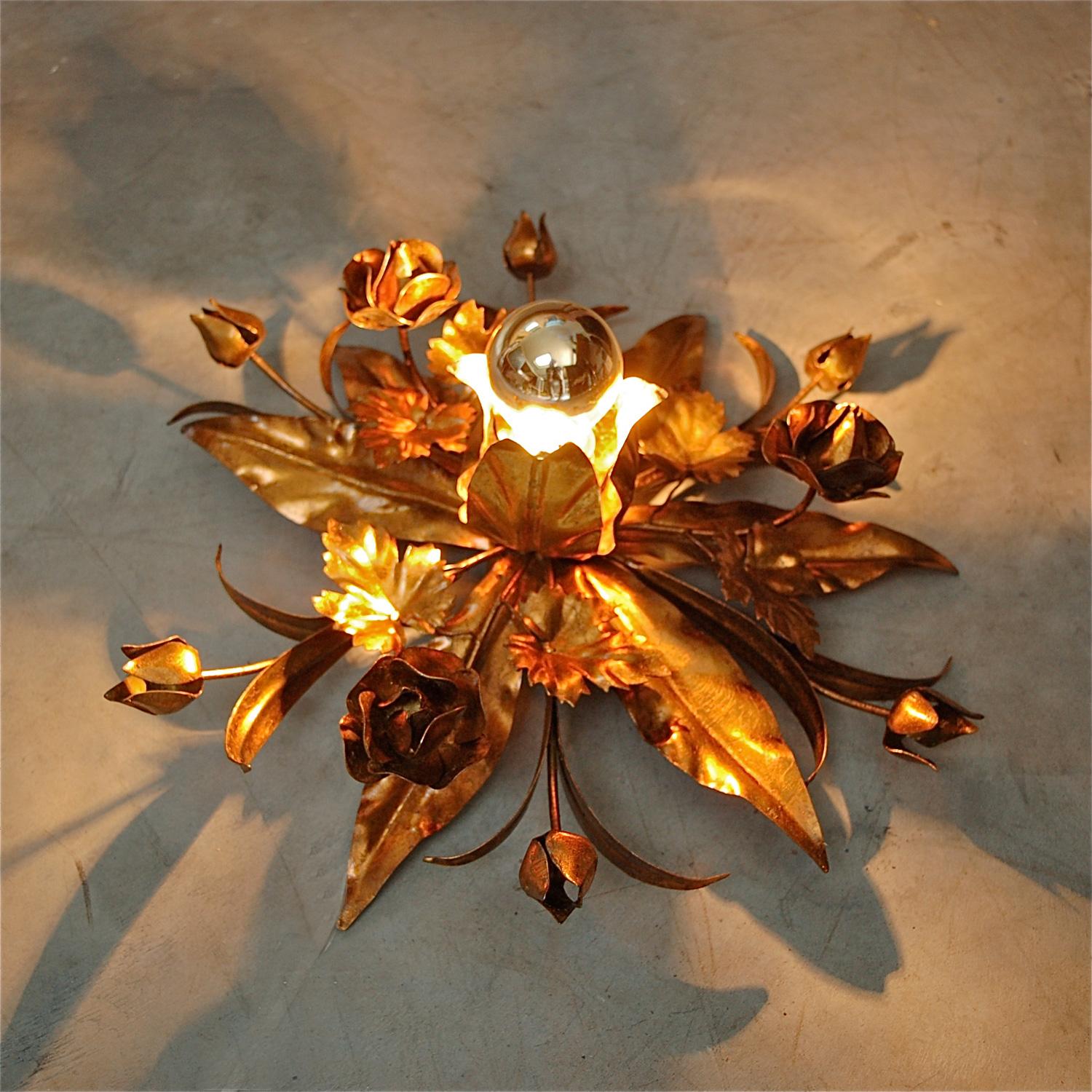 Hollywood Regency Gold Tole Floral Wall Light, 1970s, Italy For Sale