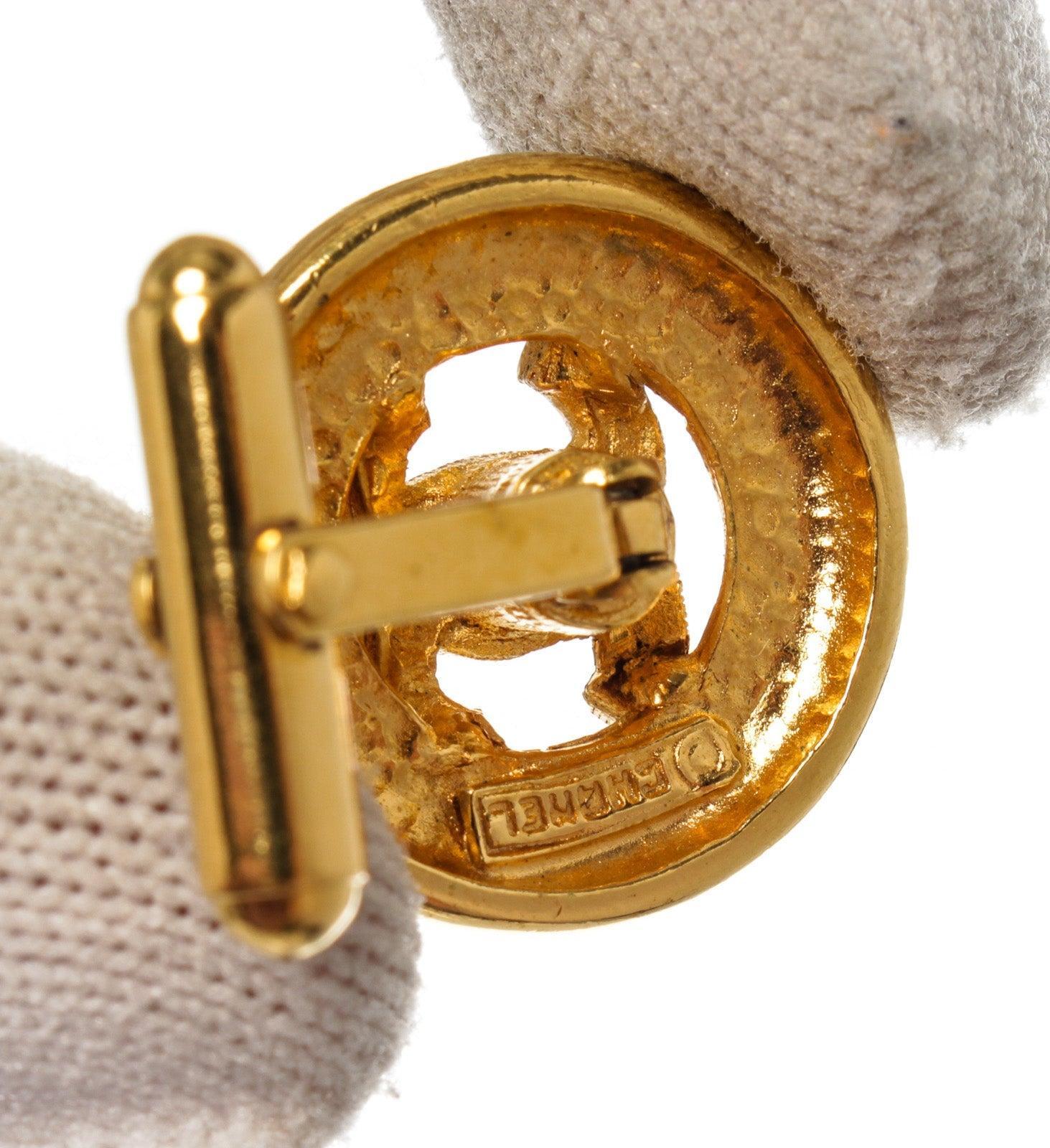 Gold-Tone and Round Chanel CC Cufflinks with Iconic Chanel Logo in the Center  In Fair Condition In Irvine, CA