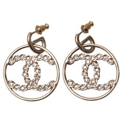 Goldfarbene Chanel CC Logo-Ohrringe