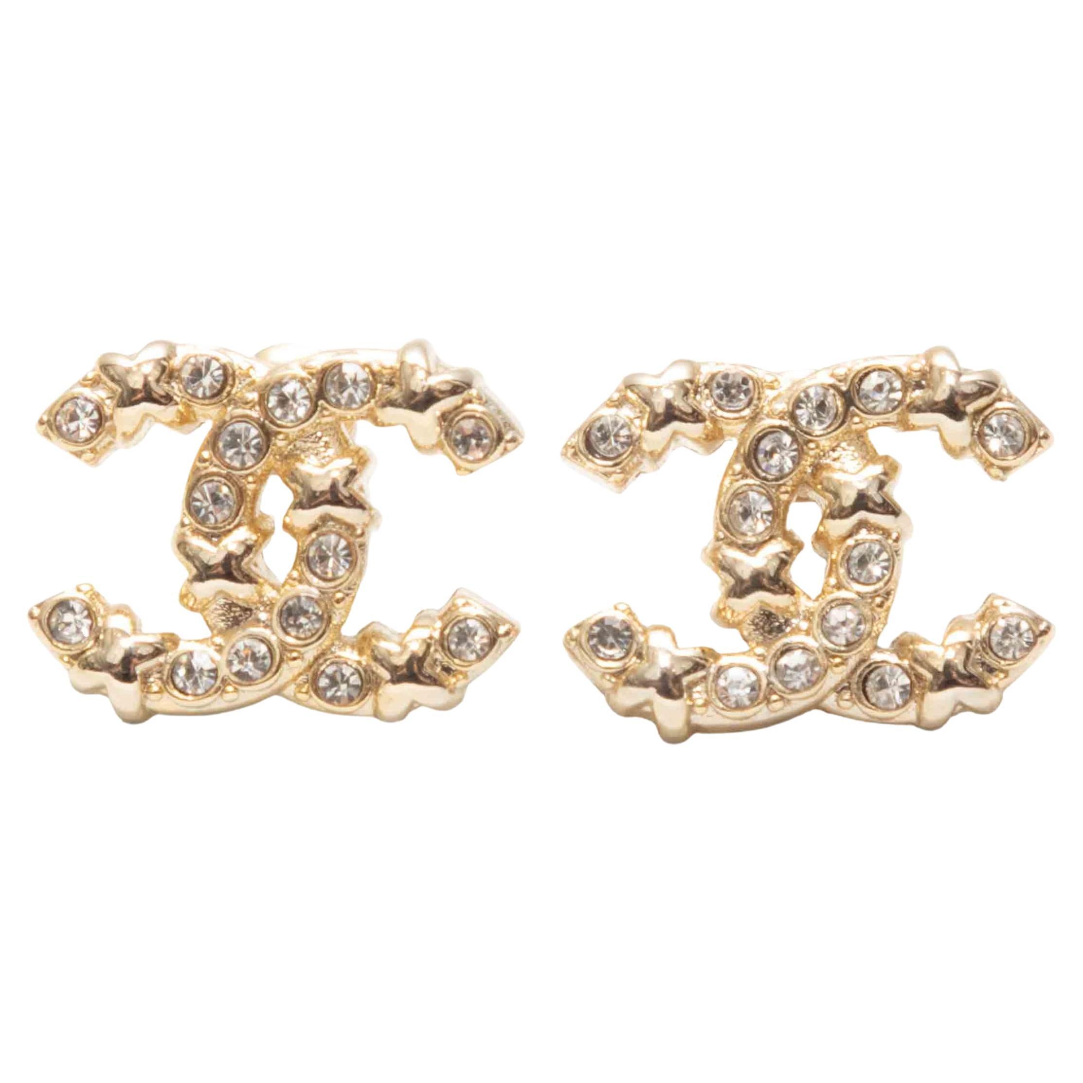 Orecchini a buco Chanel con cristalli in tonalità oro