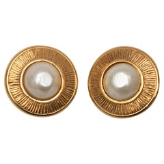 Pendientes de clip con perla de imitación Chanel dorados
