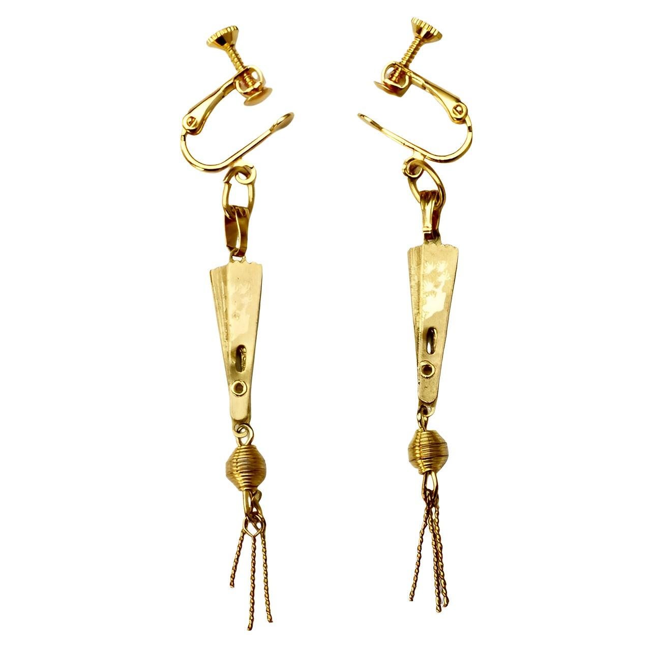 Lovely gold tone screw back earrings, featuring a fan with Chinese style decoration to the back and front. The fan opens and closes. The screw back fittings are not the originals. Measuring length 7 cm / 2.75 inches, including the fittings.

This