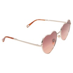 Goldfarbene Chloe Milane-Sonnenbrille in Herzform in Goldtönen