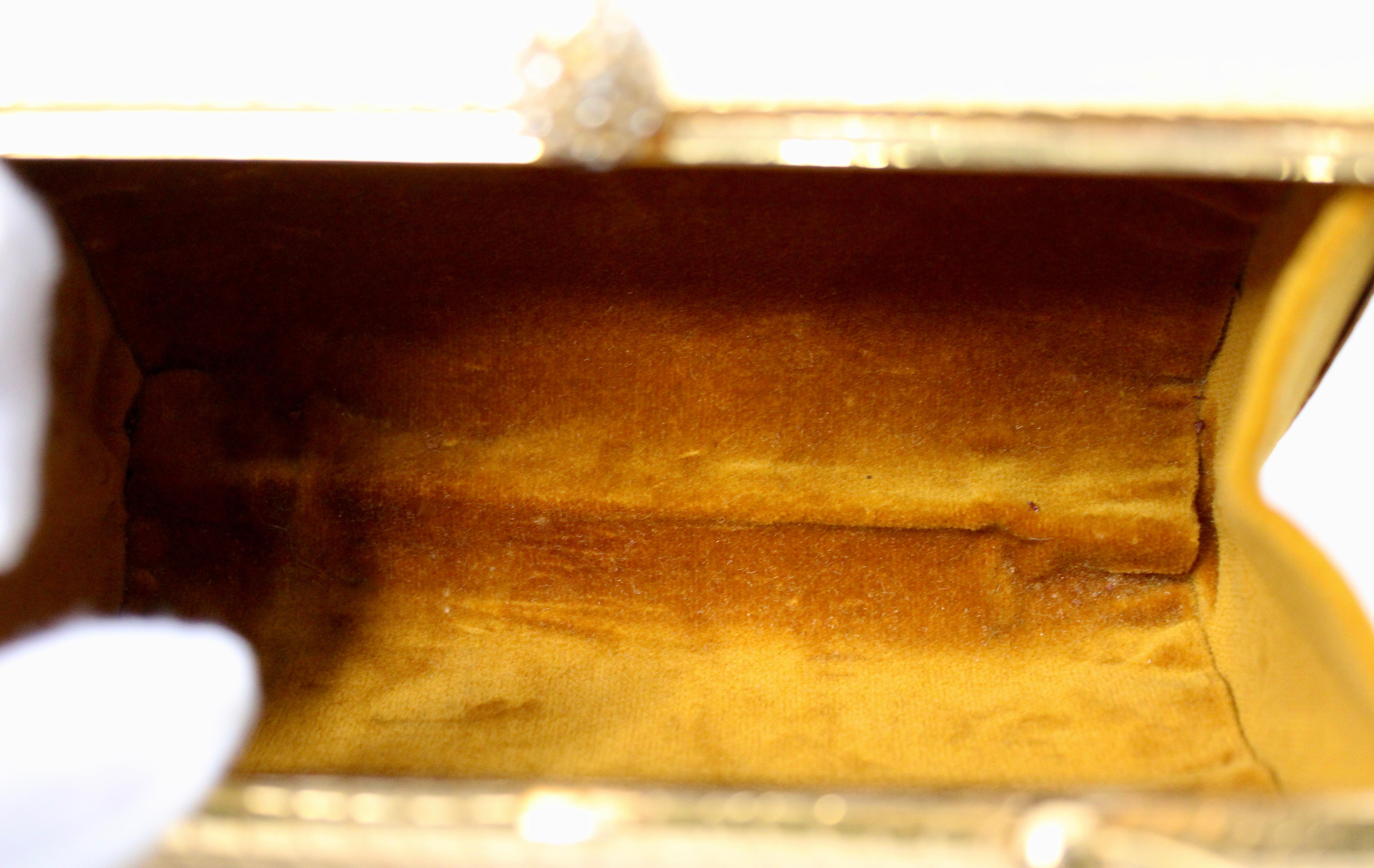 Gold-Tone Crocodile Embossed Metal Mini Clutch Bag With Top Handle circa 1960s en vente 5