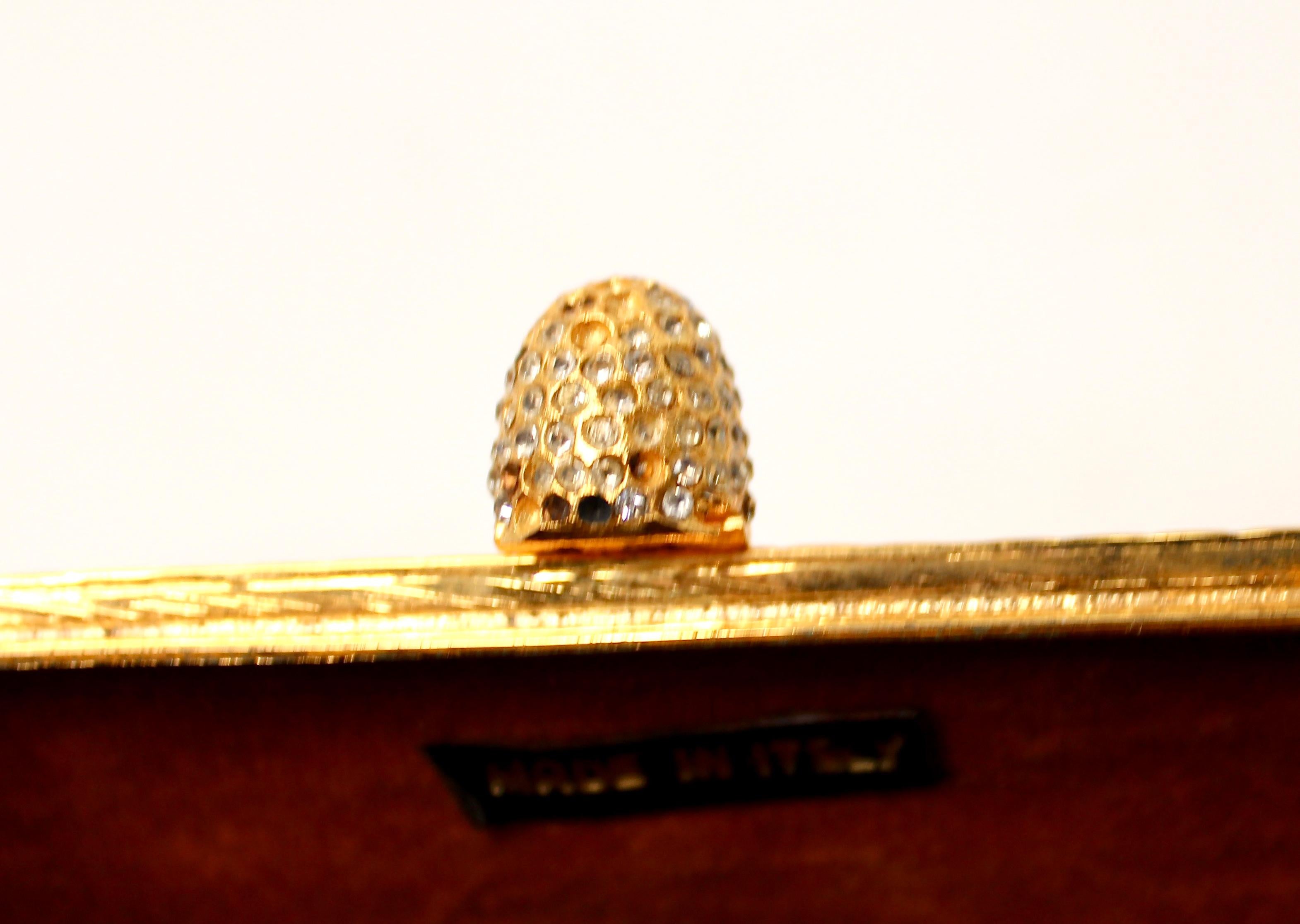 Gold-Tone Crocodile Embossed Metal Mini Clutch Bag With Top Handle circa 1960s en vente 6