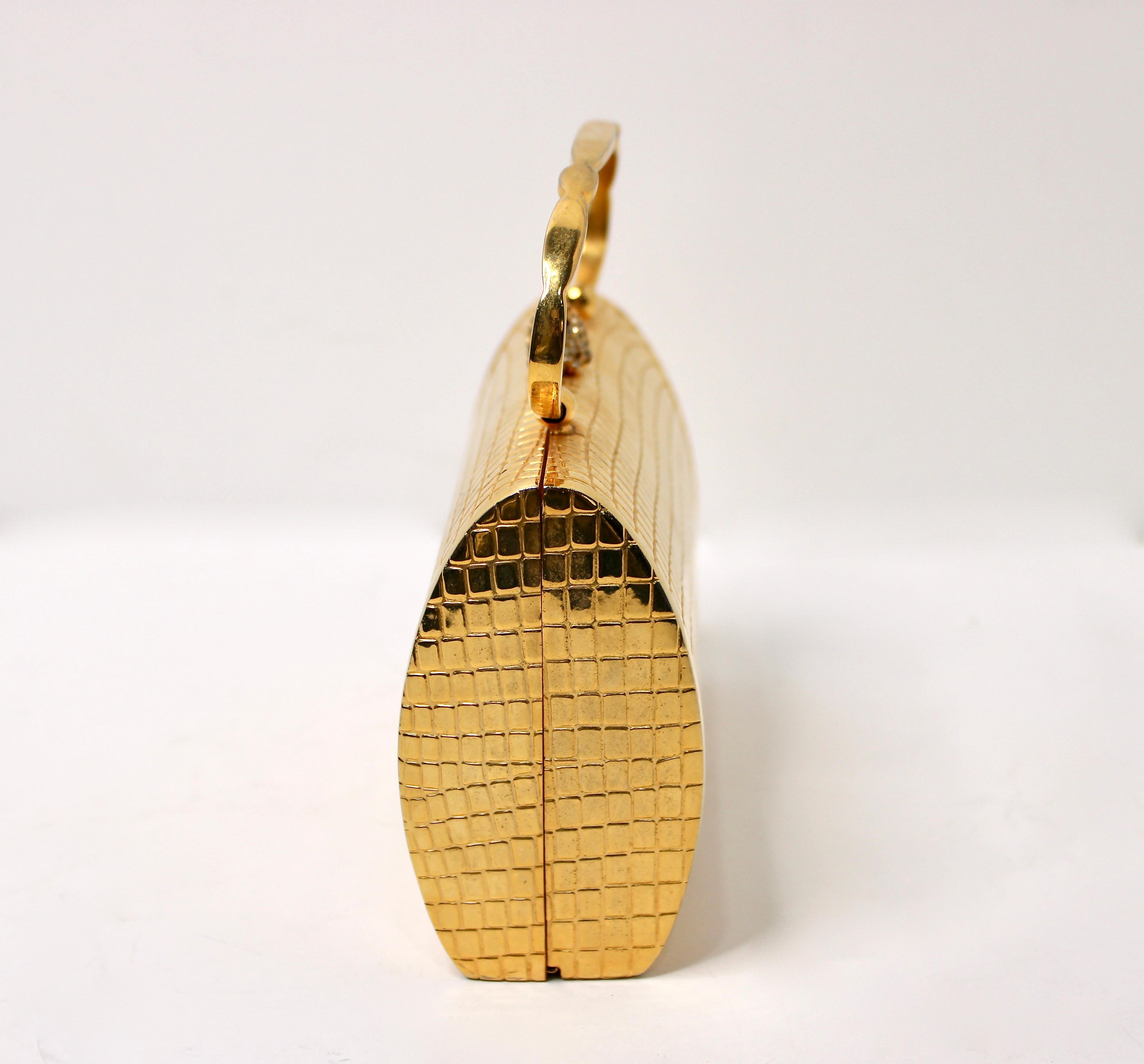 Gold-Tone Crocodile Embossed Metal Mini Clutch Bag With Top Handle circa 1960s Bon état - En vente à Scottsdale, AZ