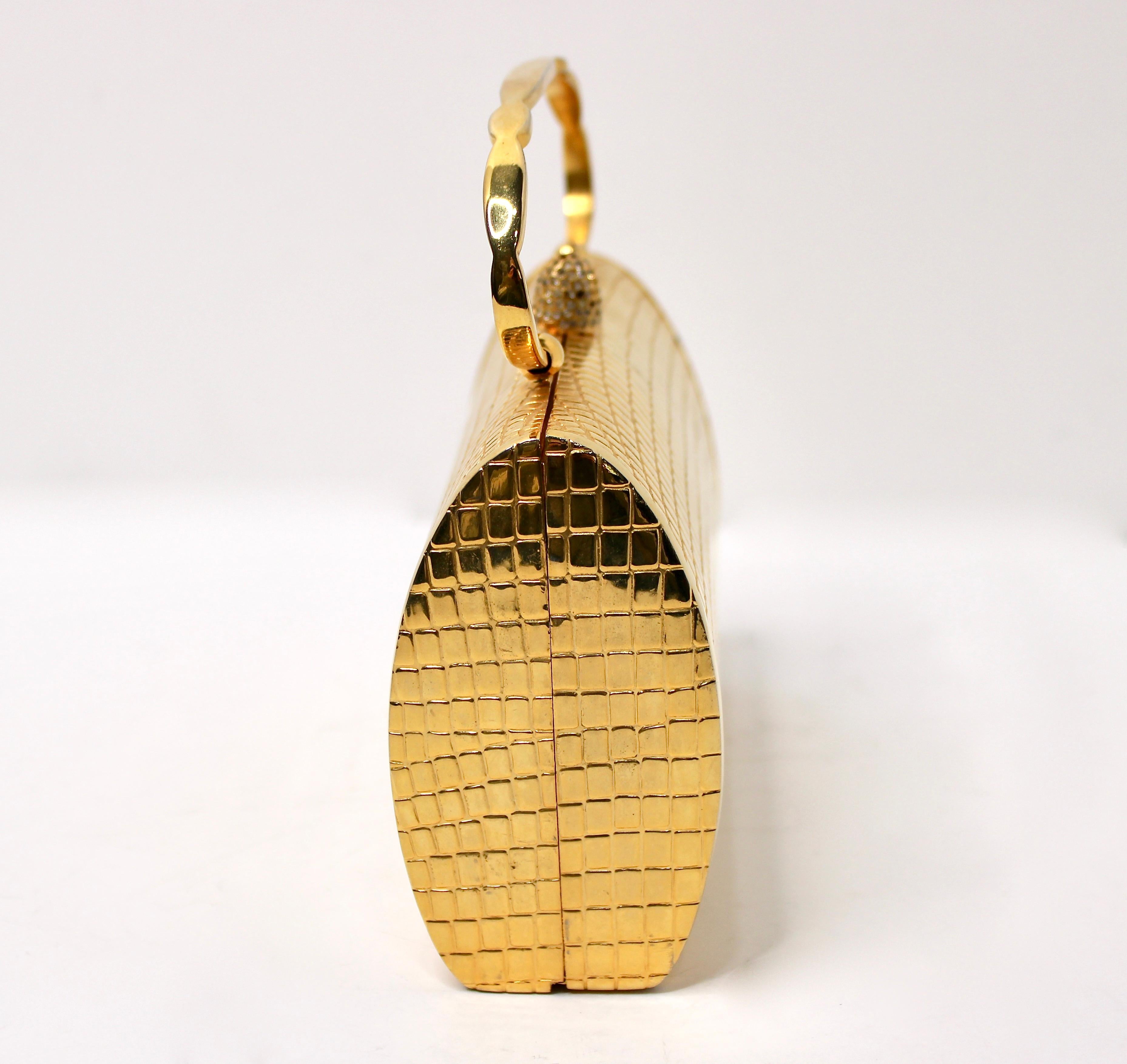 Gold-Tone Crocodile Embossed Metal Mini Clutch Bag With Top Handle circa 1960s en vente 2
