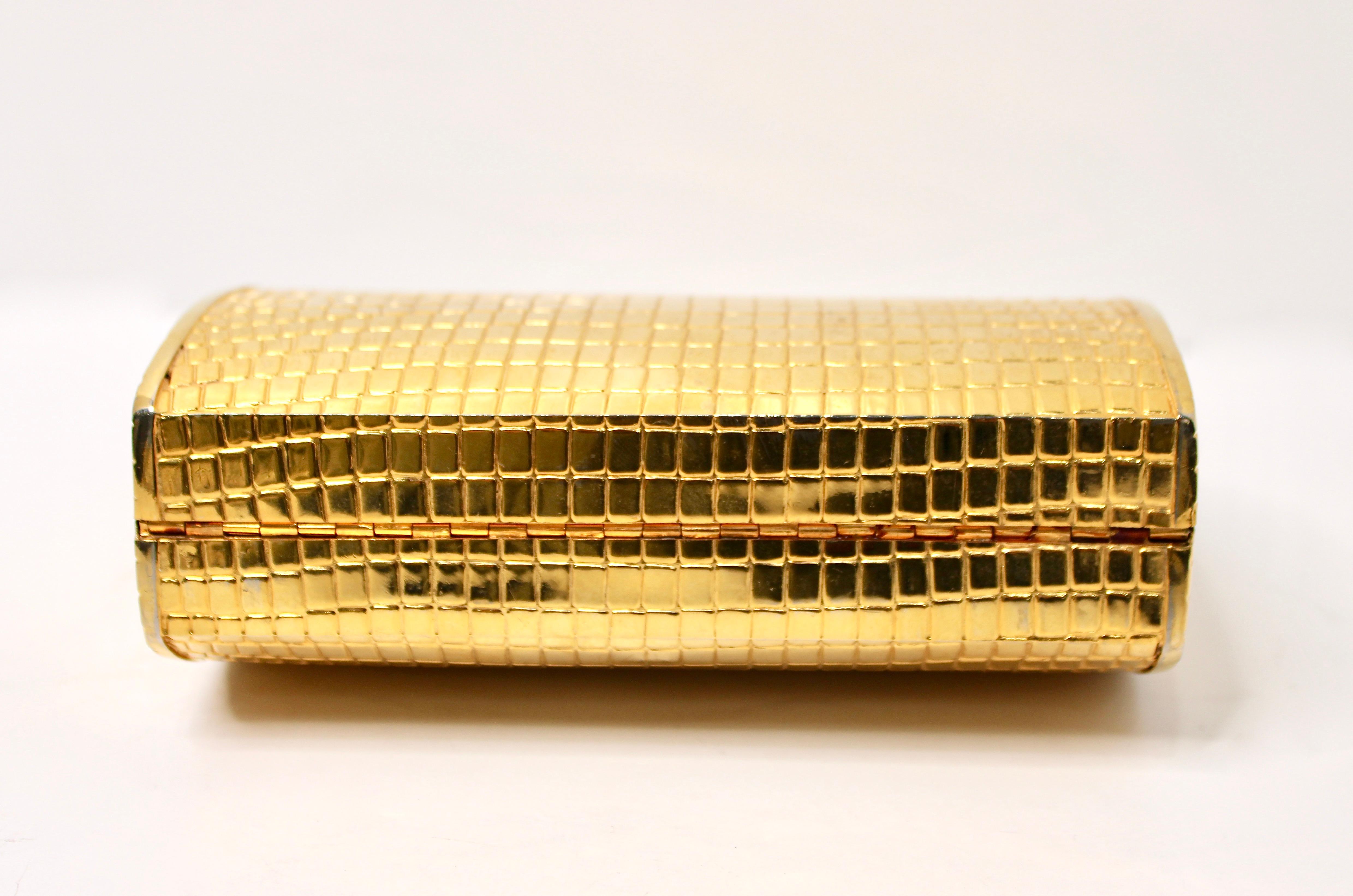 Gold-Tone Crocodile Embossed Metal Mini Clutch Bag With Top Handle circa 1960s en vente 3