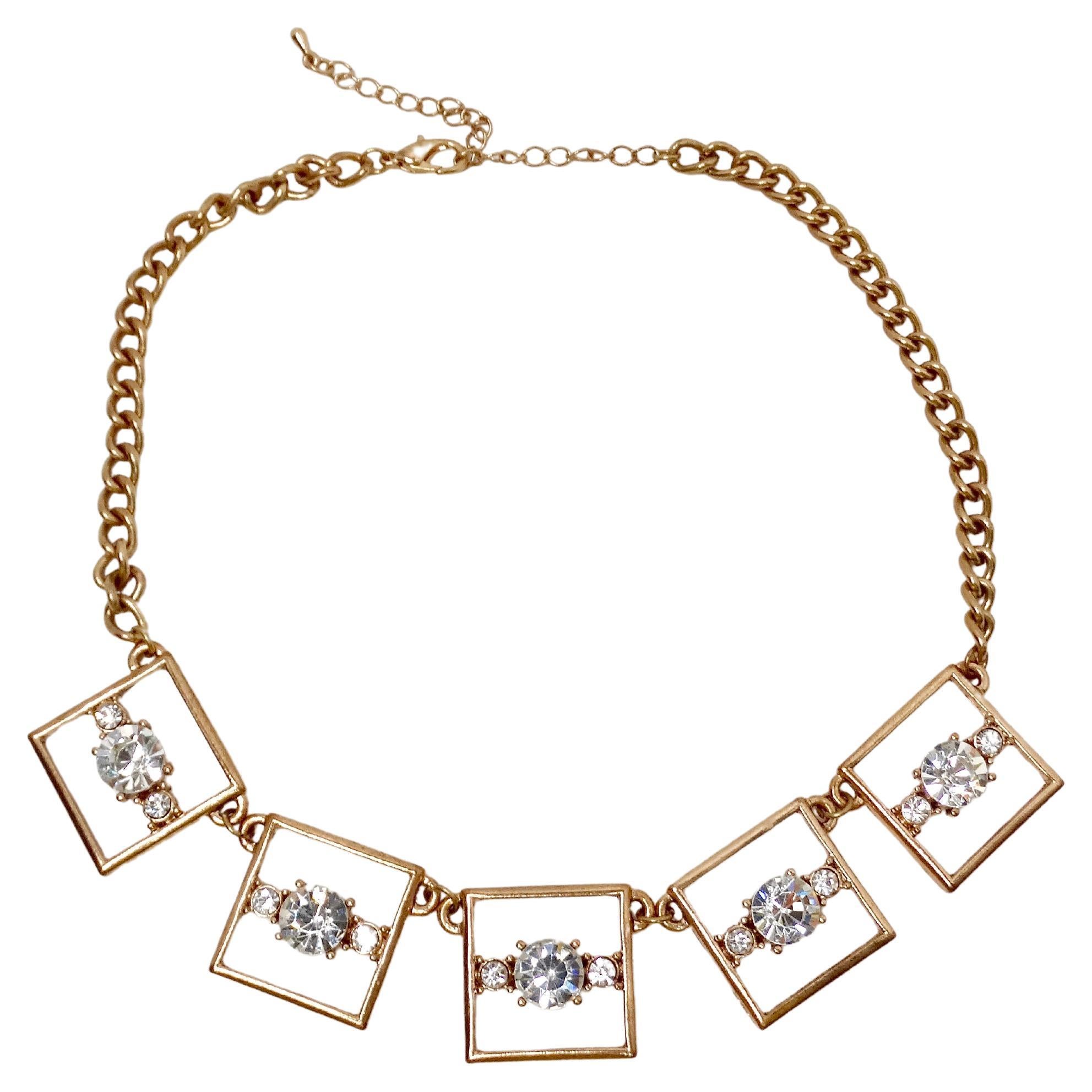 Collana a maglie quadrate geometriche in oro con accenti in strass in vendita