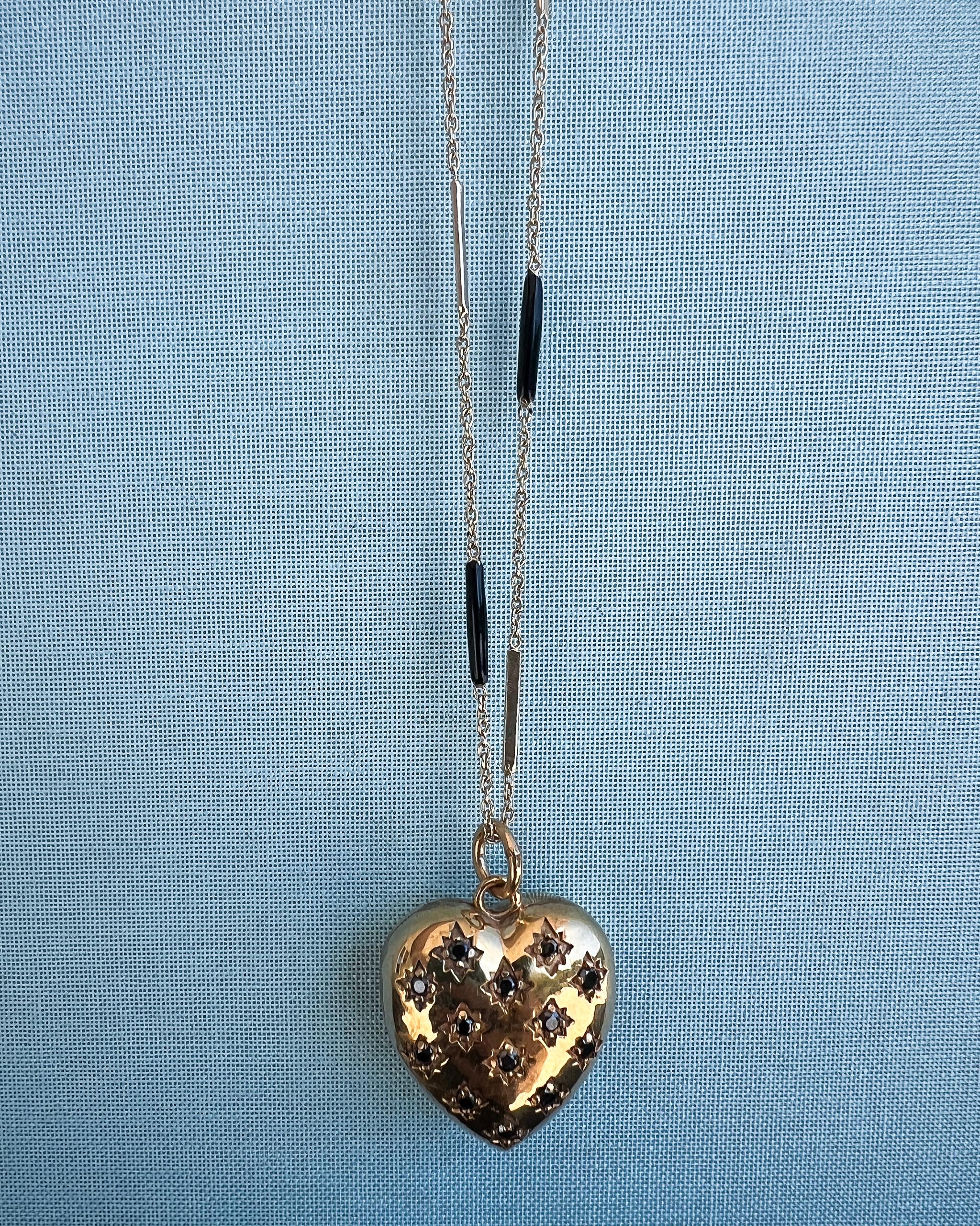 Vittoriano Collana con cuore in oro e smalto con diamanti neri in vendita