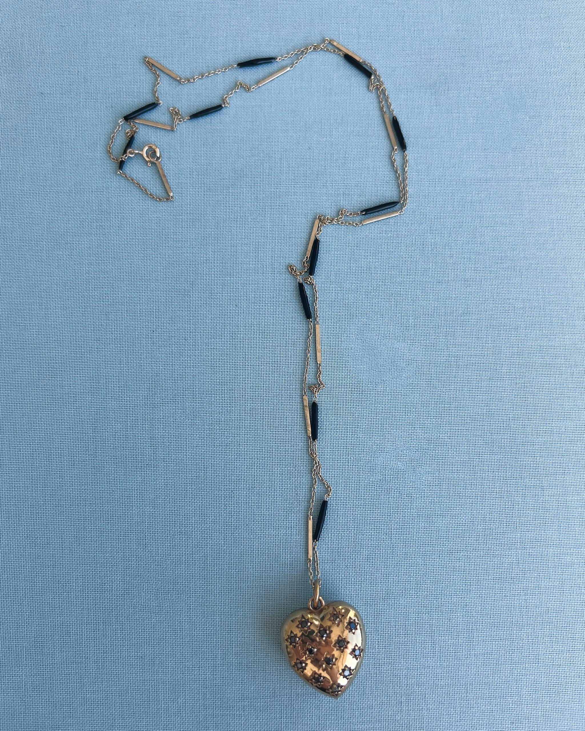 Collana con cuore in oro e smalto con diamanti neri in vendita 1