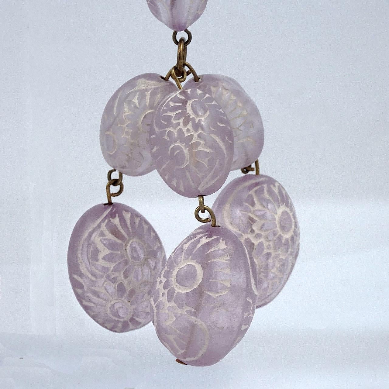 Gold Tone Lilac and White Etched Glass Clip on Drop Earrings circa 1960s In Good Condition For Sale In London, GB
