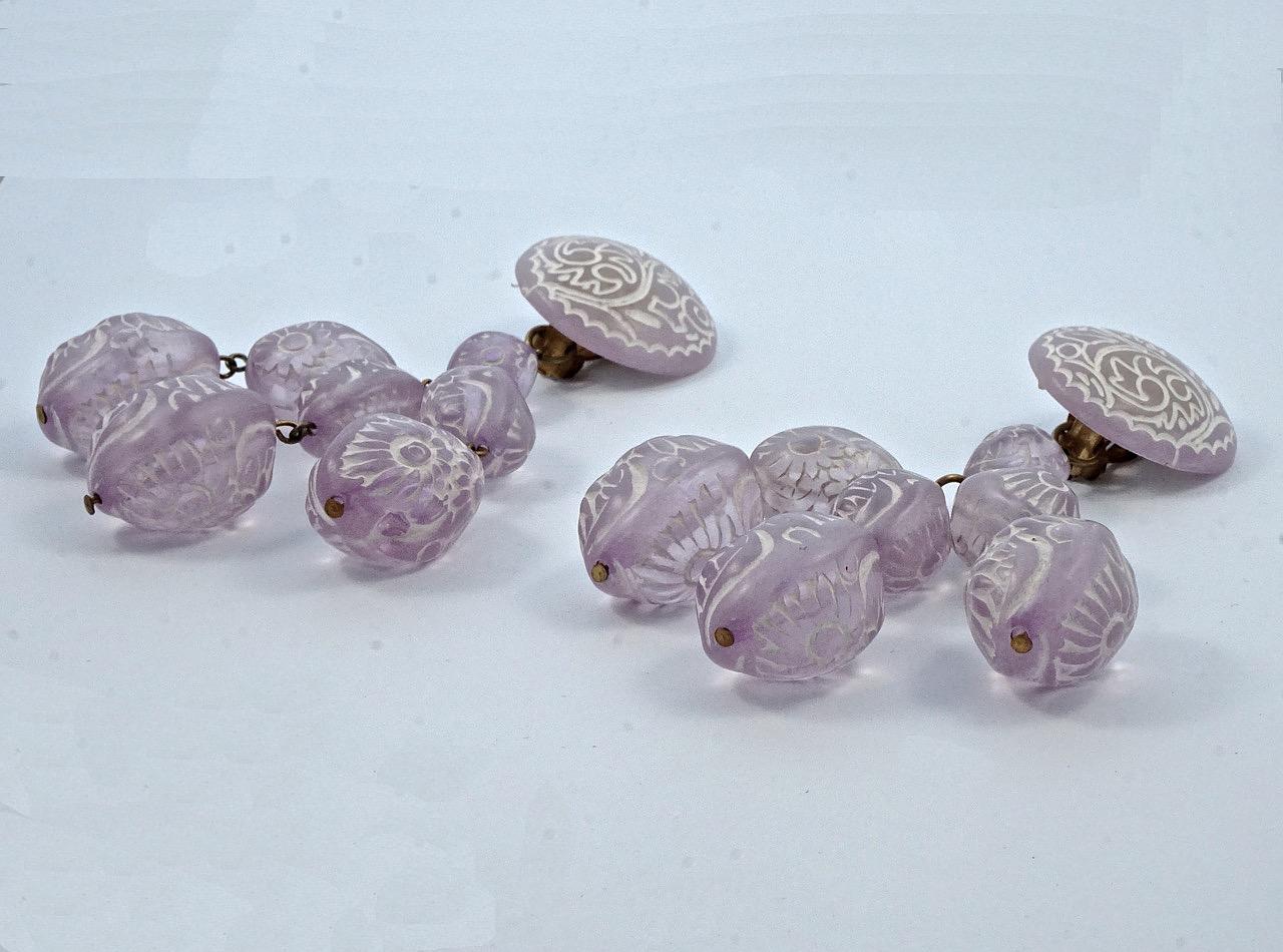 Gold Tone Lilac and White Etched Glass Clip on Drop Earrings circa 1960s For Sale 4