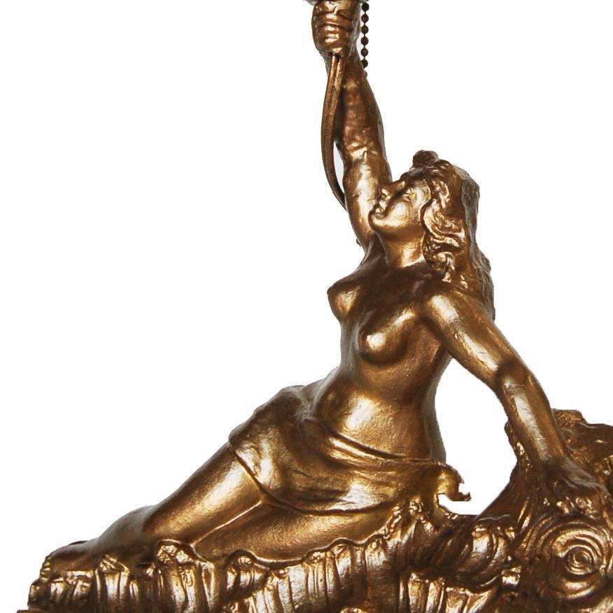 Américain Lampe en métal doré pour femme grecque nue avec globe en cristal taillé en vente