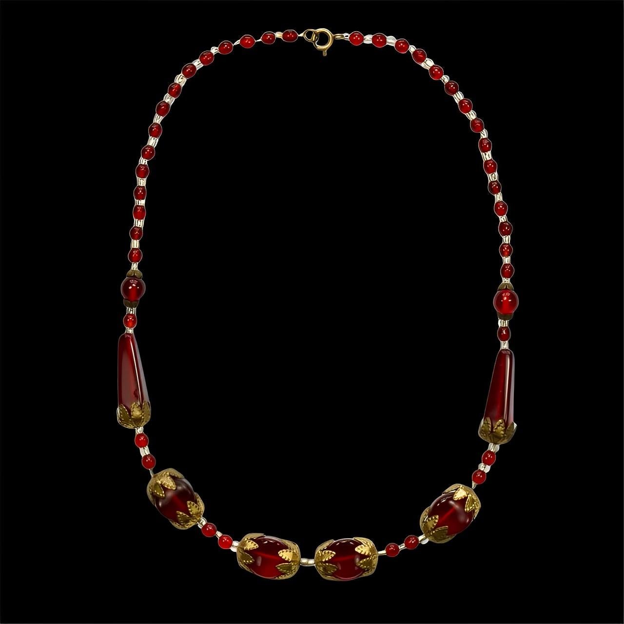 Collana di vetro rosso e trasparente in tonalità oro, anni '30 circa in vendita 4