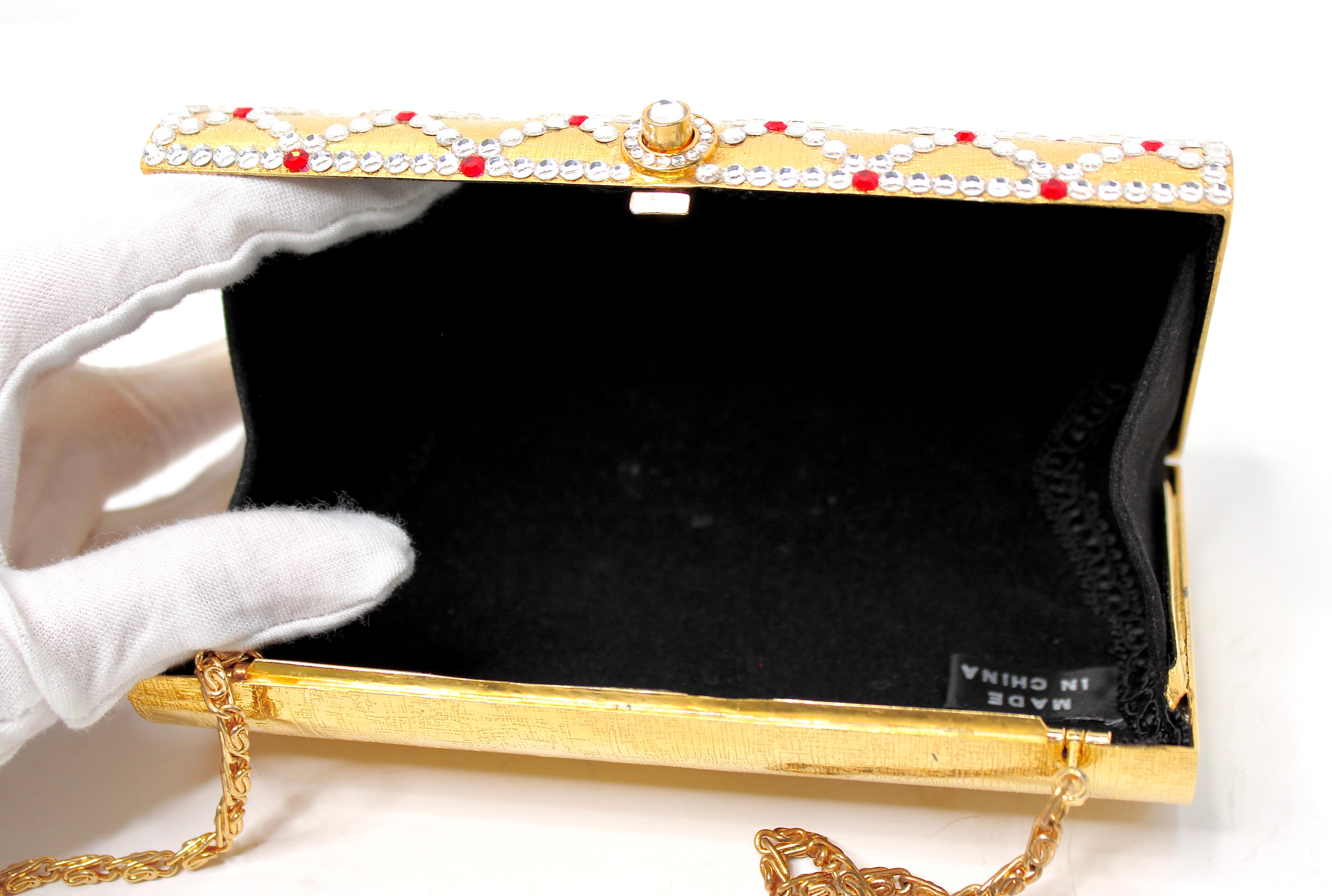 Pochette en métal doré ornée de strass avec chaîne circa 1960 en vente 5