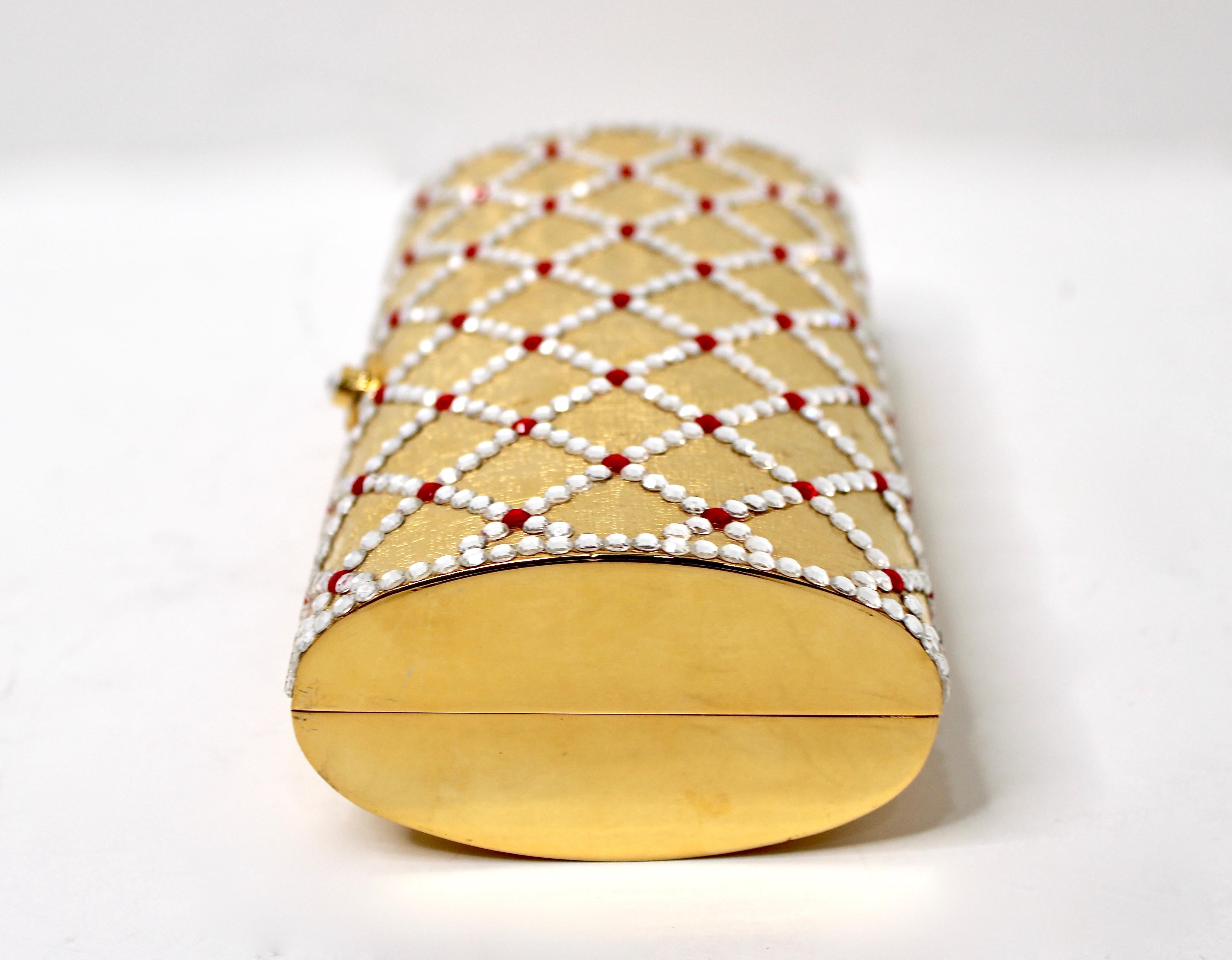 Pochette en métal doré ornée de strass avec chaîne circa 1960 en vente 1