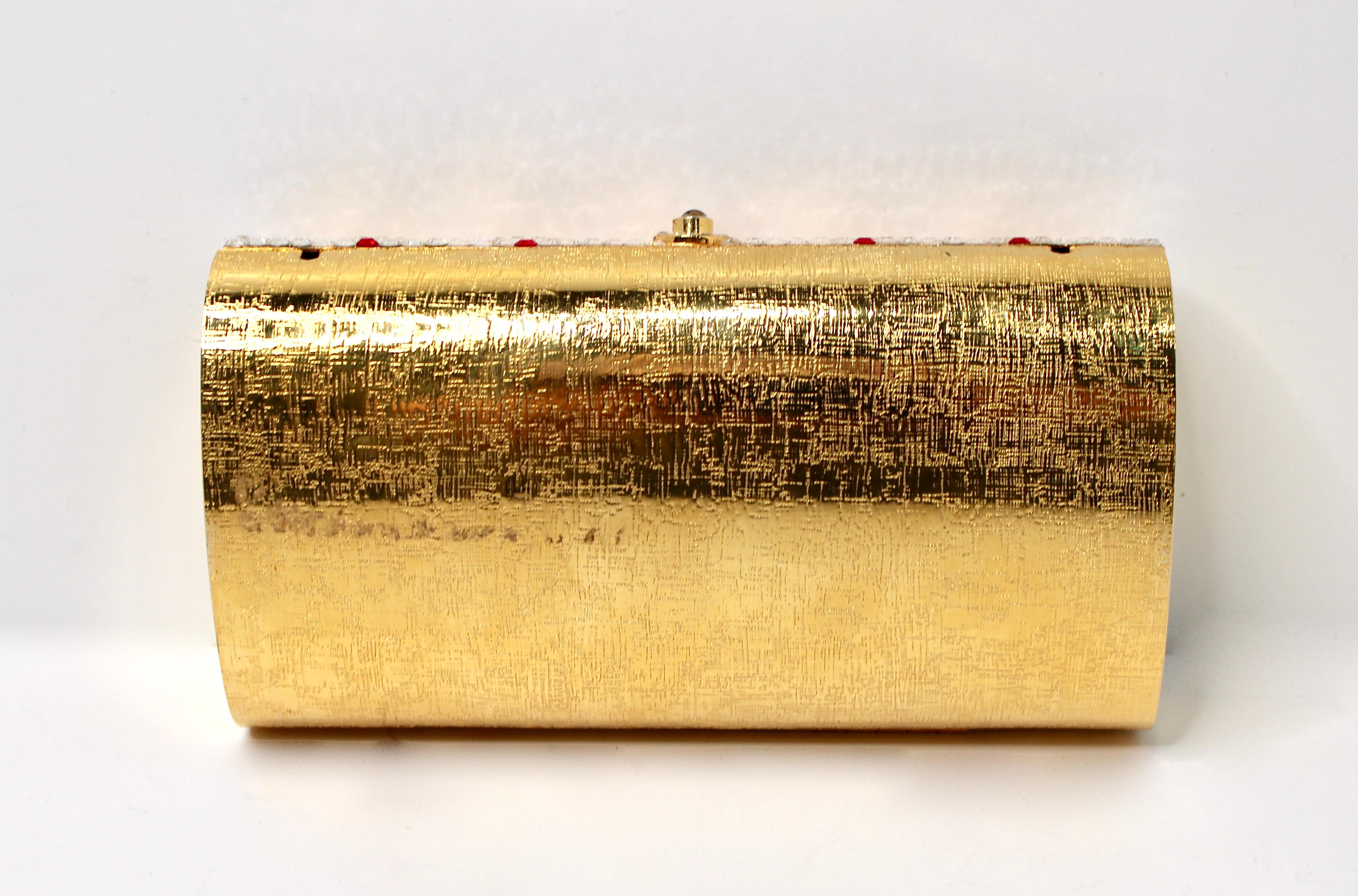 Pochette en métal doré ornée de strass avec chaîne circa 1960 en vente 4