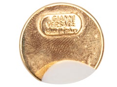 Orecchini a clip con testa di Medusa di Gianni Versace, color oro e argento