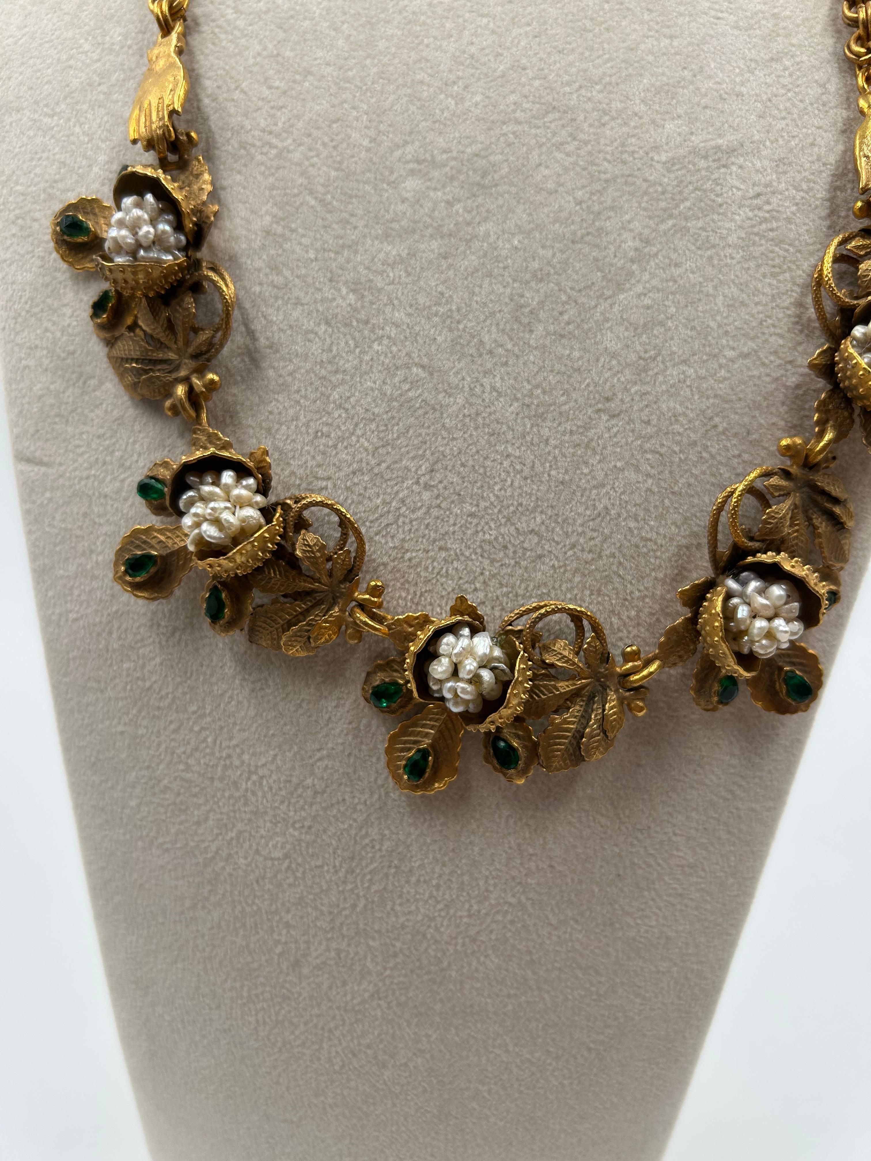 Collar de latón dorado y perlas de agua dulce en venta 6