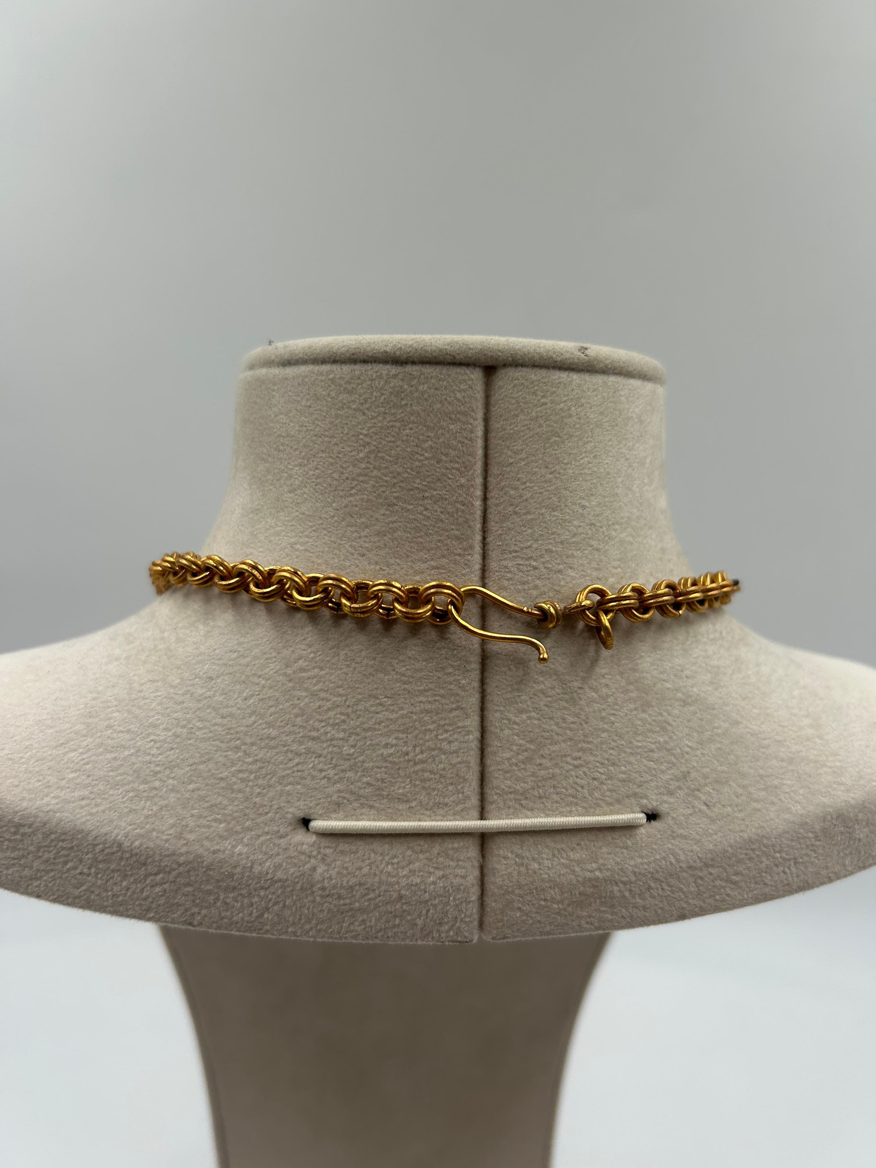 Collar de latón dorado y perlas de agua dulce en venta 1