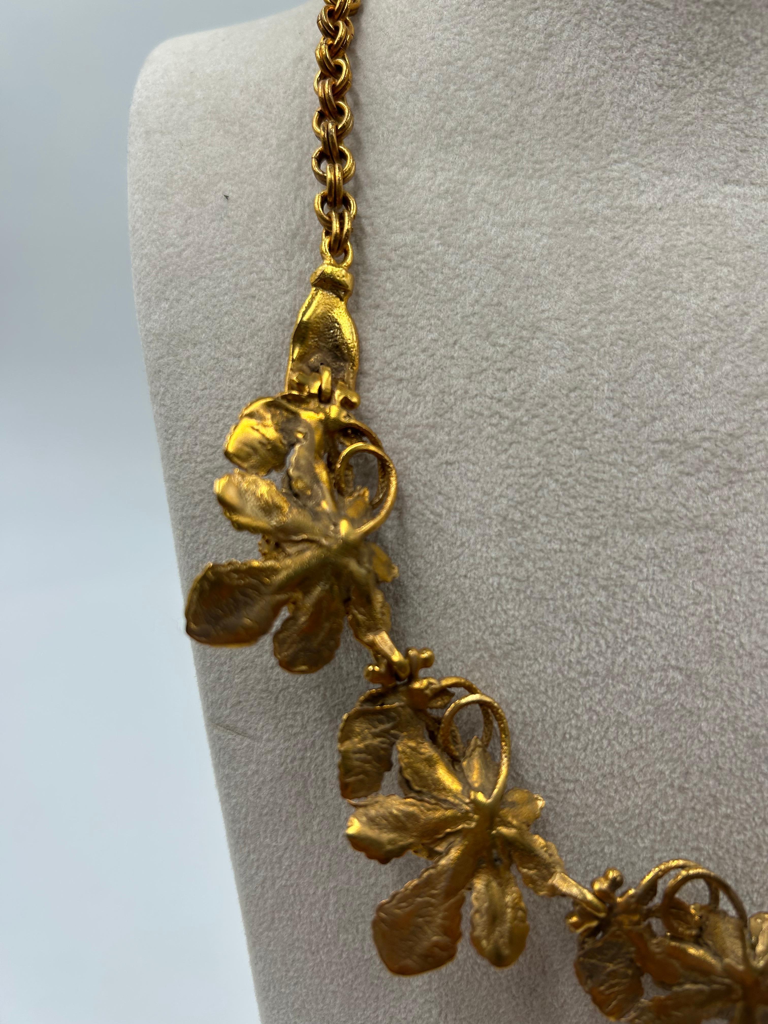 Collar de latón dorado y perlas de agua dulce en venta 3