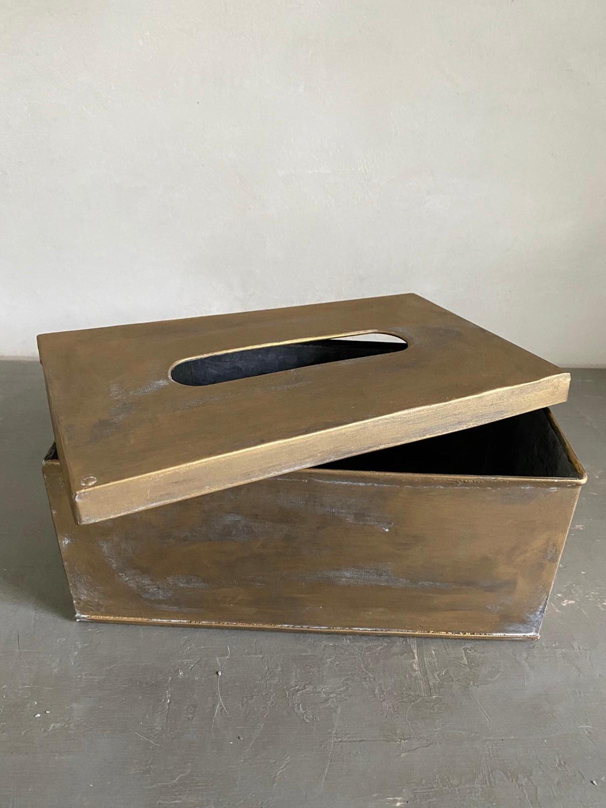 Gold Toned Metal Tissue Box In New Condition In Sheffield, MA