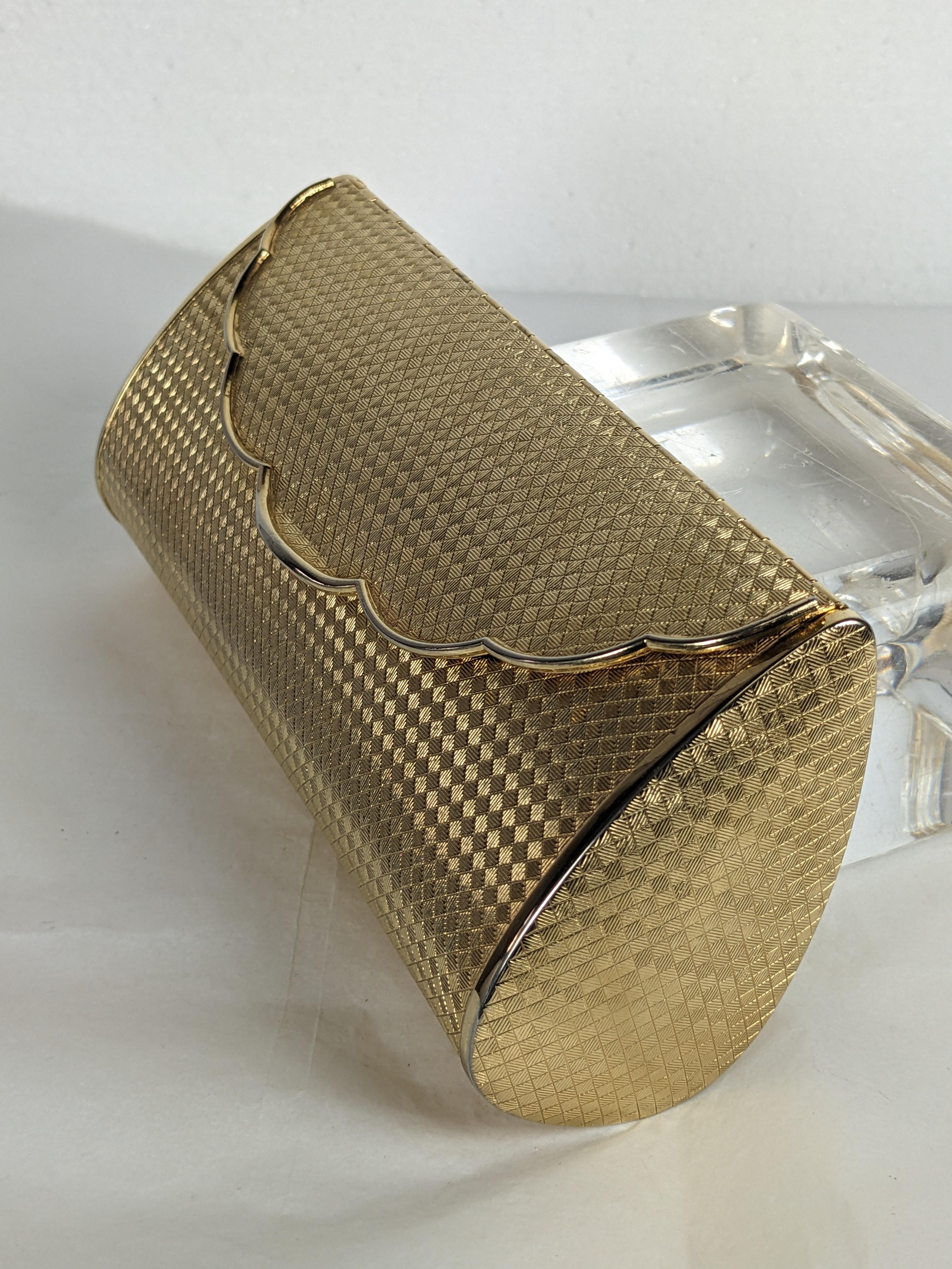 Goldfarbene strukturierte Minaudiere im Zustand „Gut“ im Angebot in New York, NY