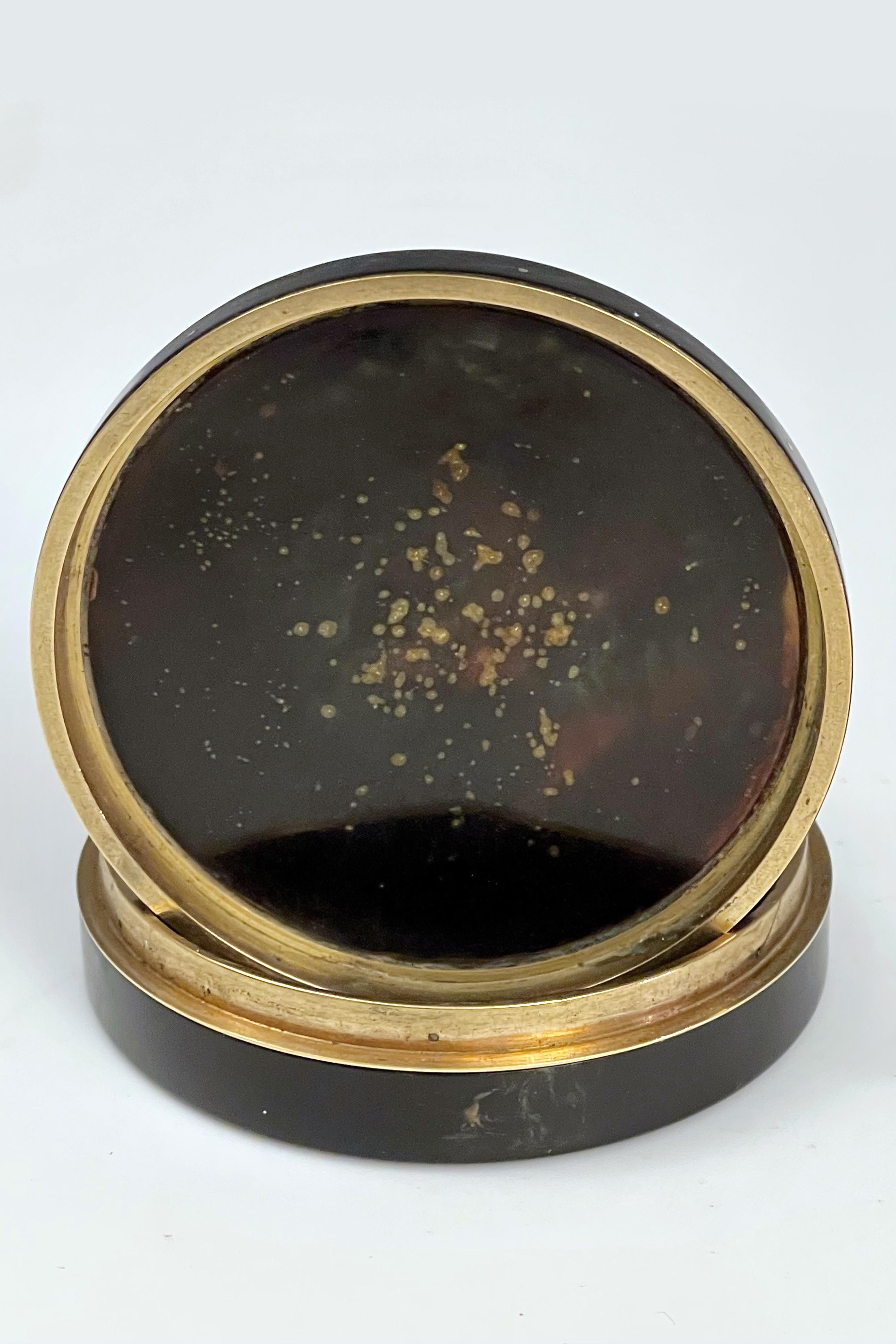 Goldschildpatt-Schnupftabakdose mit Miniatur, die Venus und Amor darstellt Frankreich 1800 im Angebot 5