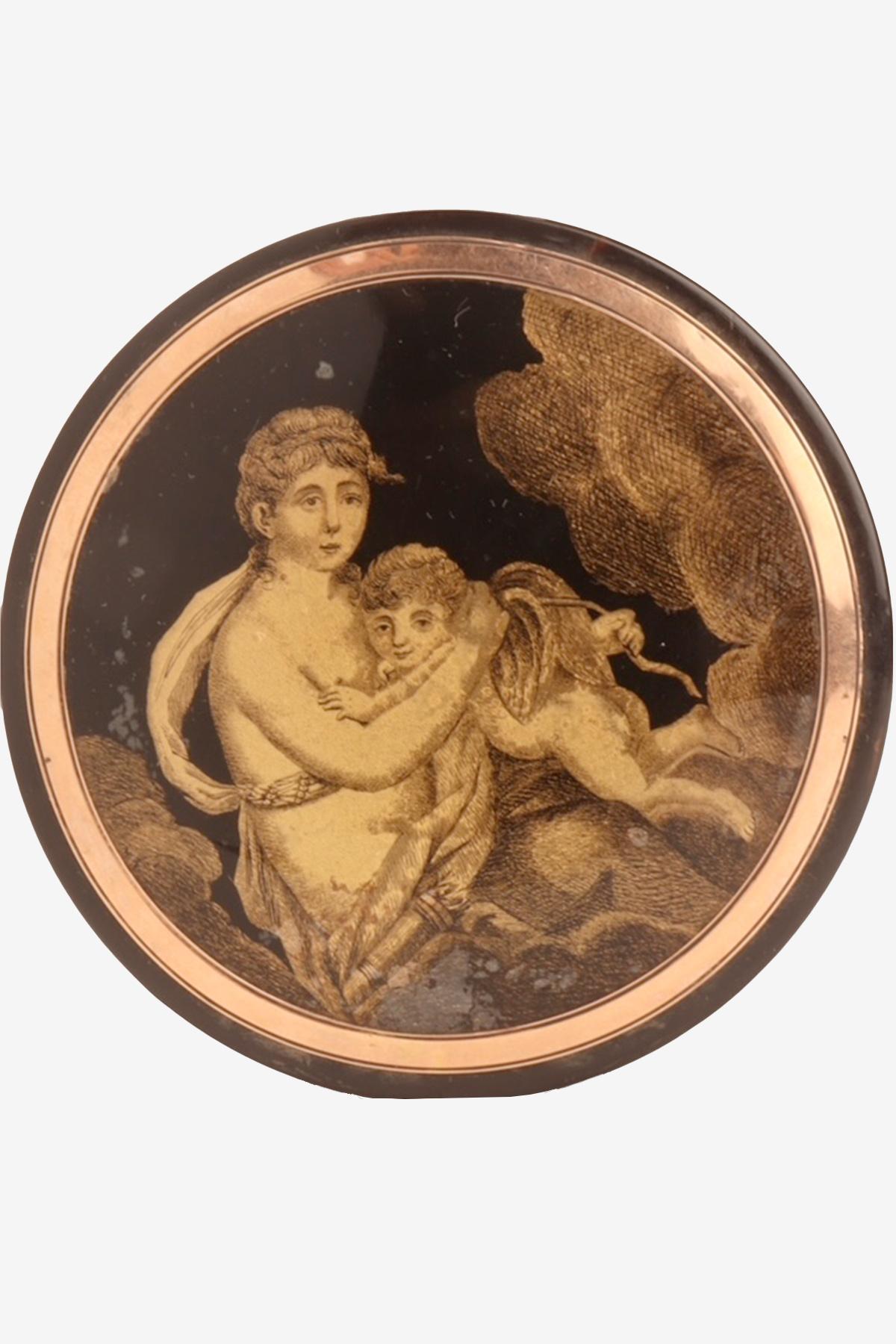 Goldschildpatt-Schnupftabakdose mit Miniatur, die Venus und Amor darstellt Frankreich 1800 im Zustand „Gut“ im Angebot in Milan, IT