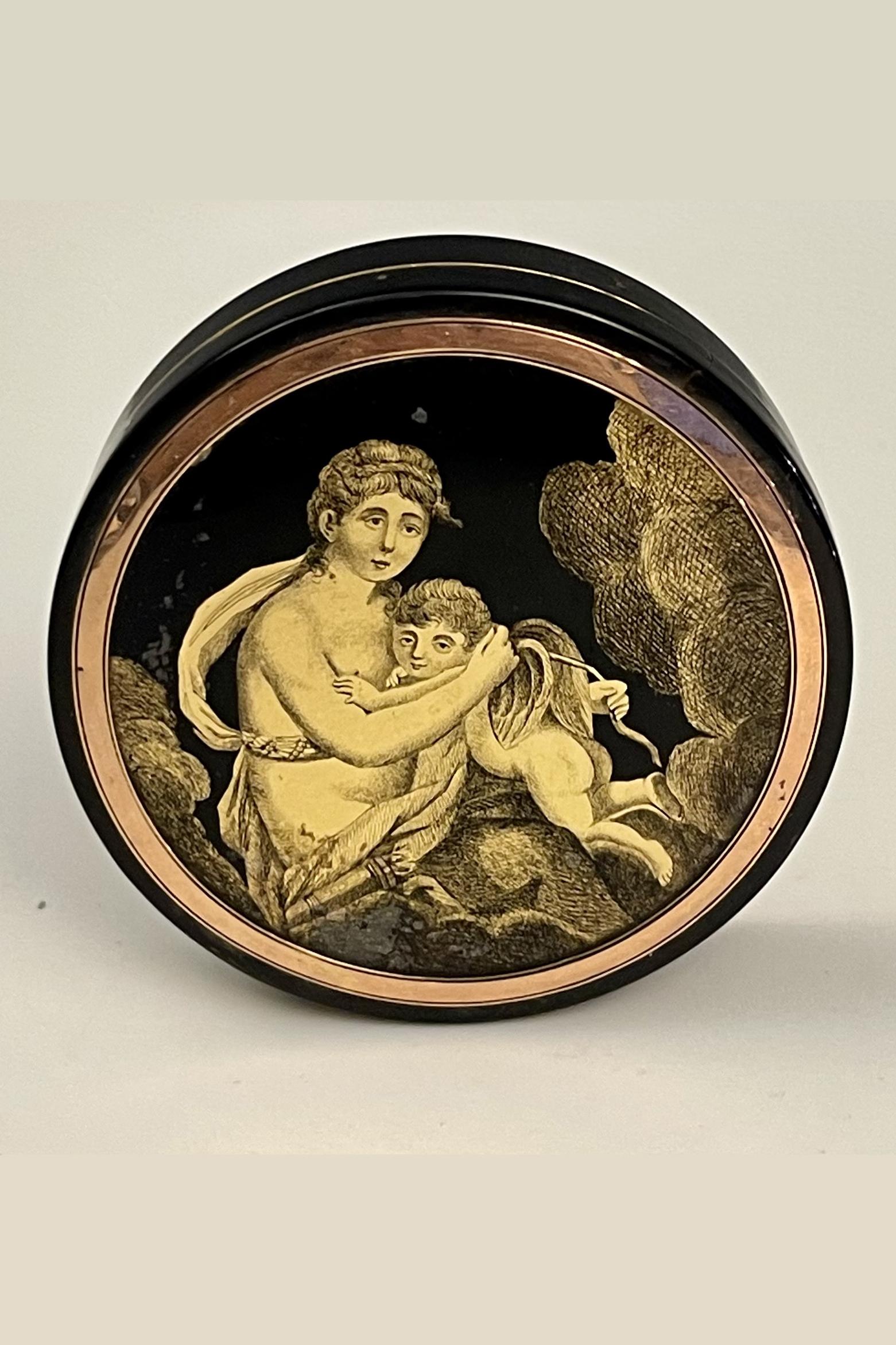 Goldschildpatt-Schnupftabakdose mit Miniatur, die Venus und Amor darstellt Frankreich 1800 (19. Jahrhundert) im Angebot
