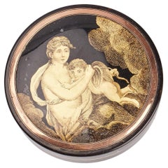 Boîte à oreilles en écaille de tortue dorée avec miniature représentant Vénus et Cupidon France 1800