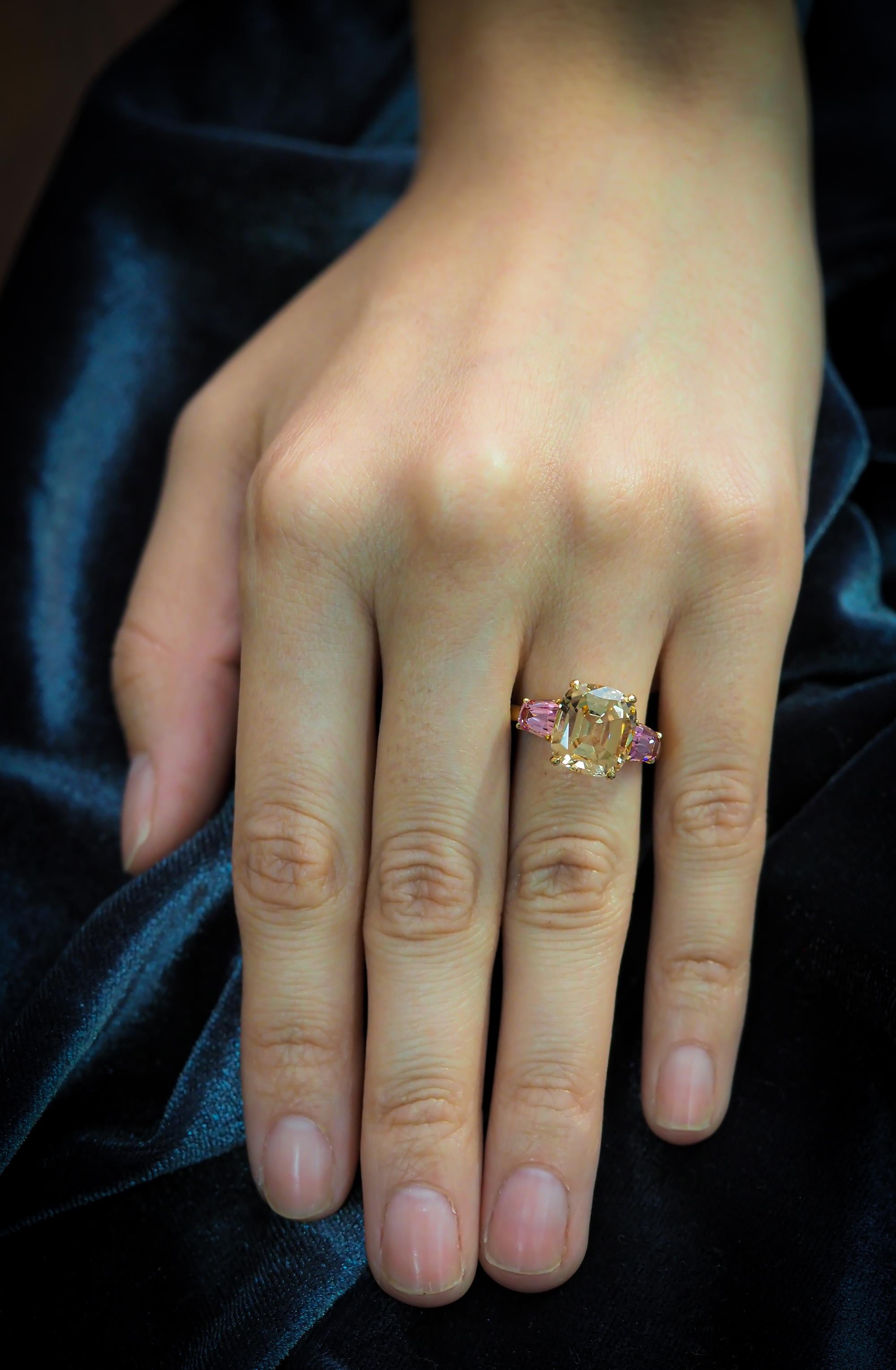 Gold Tourmaline & Pink Spinels Ring, 18k Yellow Gold Spinels & Tourmaline Ring In New Condition In Bangkok, TH