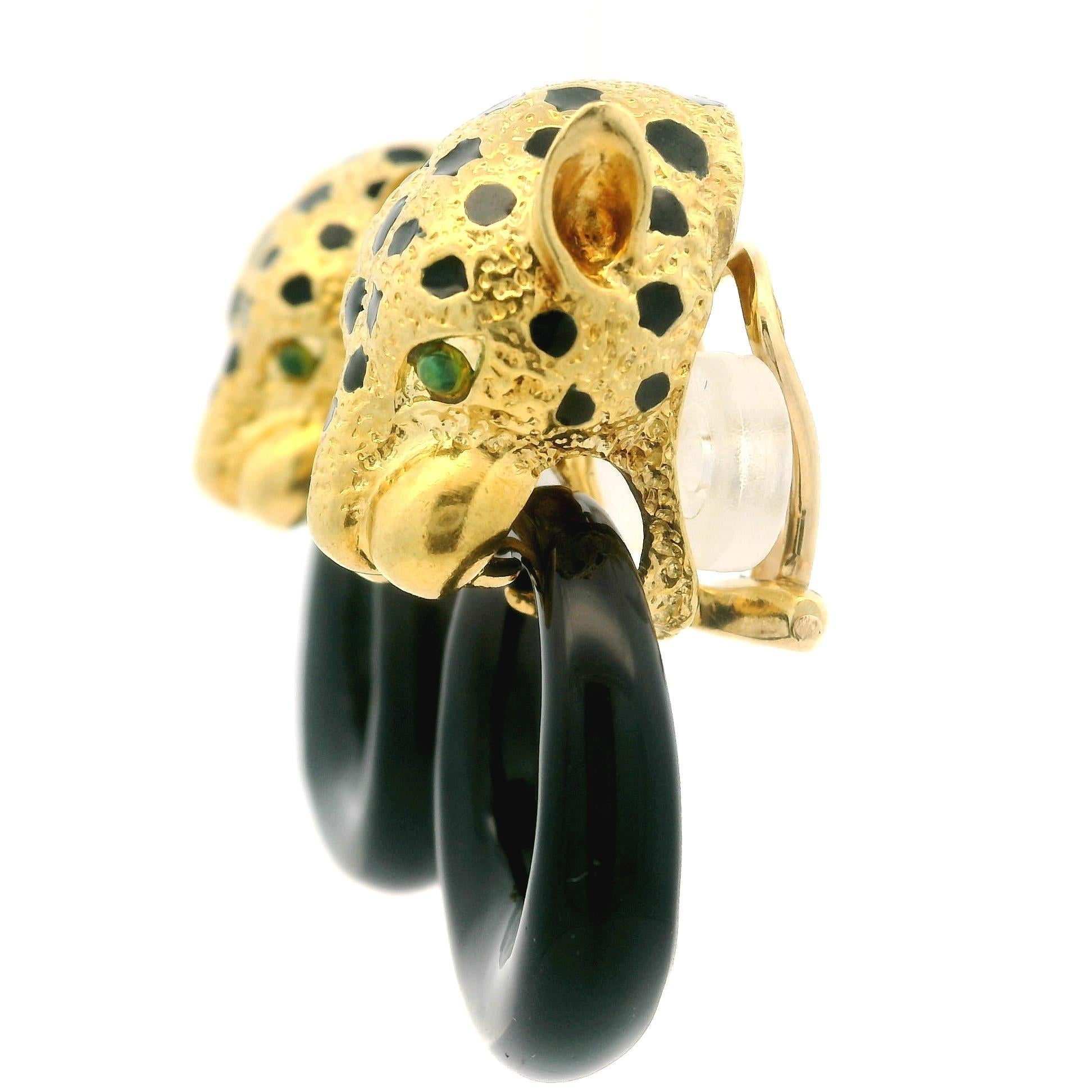 Orecchini con tormalina d'oro e smalto con pantera leopardata e pietre nere appese in vendita 1